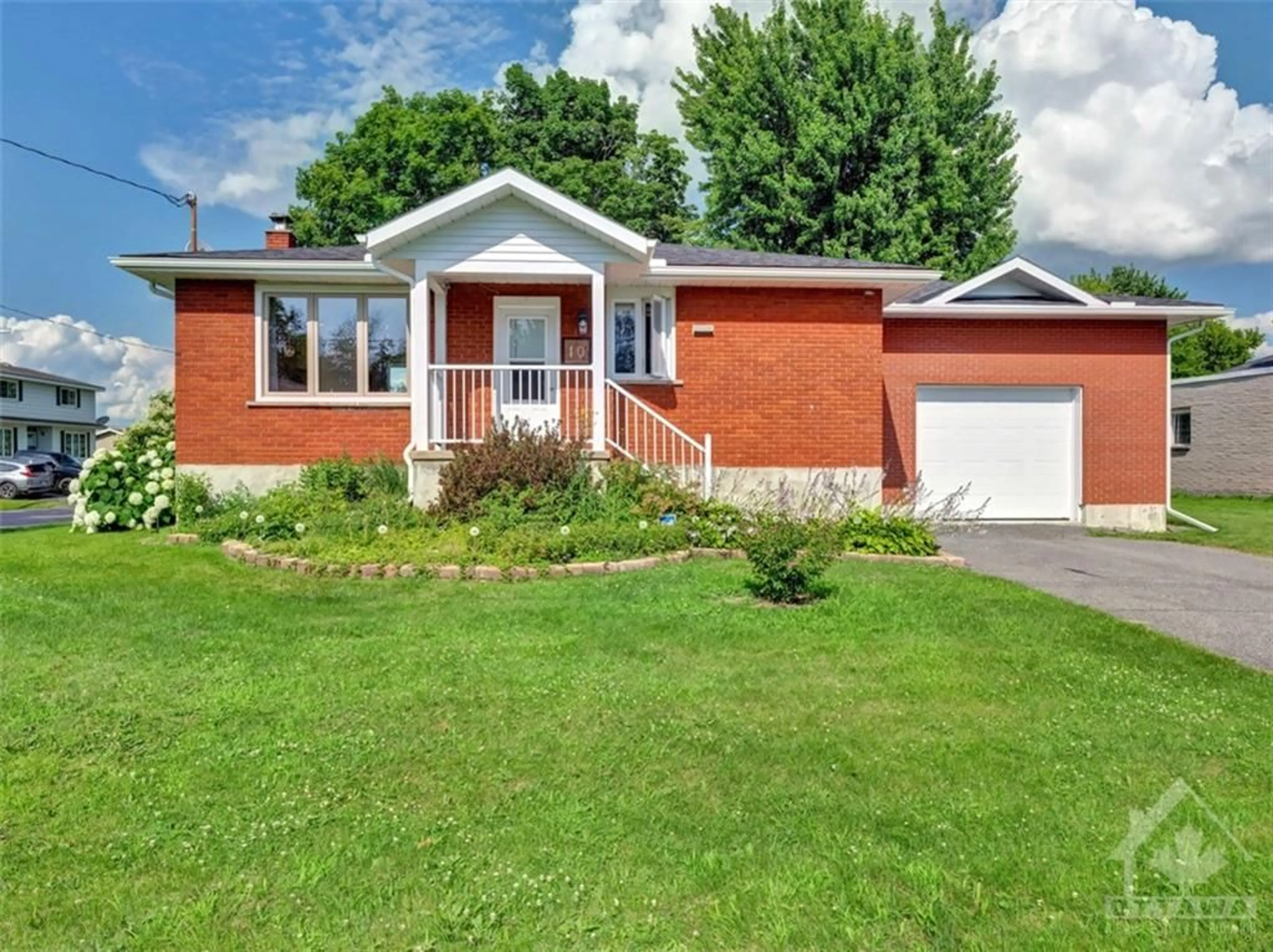 Home with brick exterior material for 10 LAMOUREUX St, St Isidore Ontario K0C 2B0