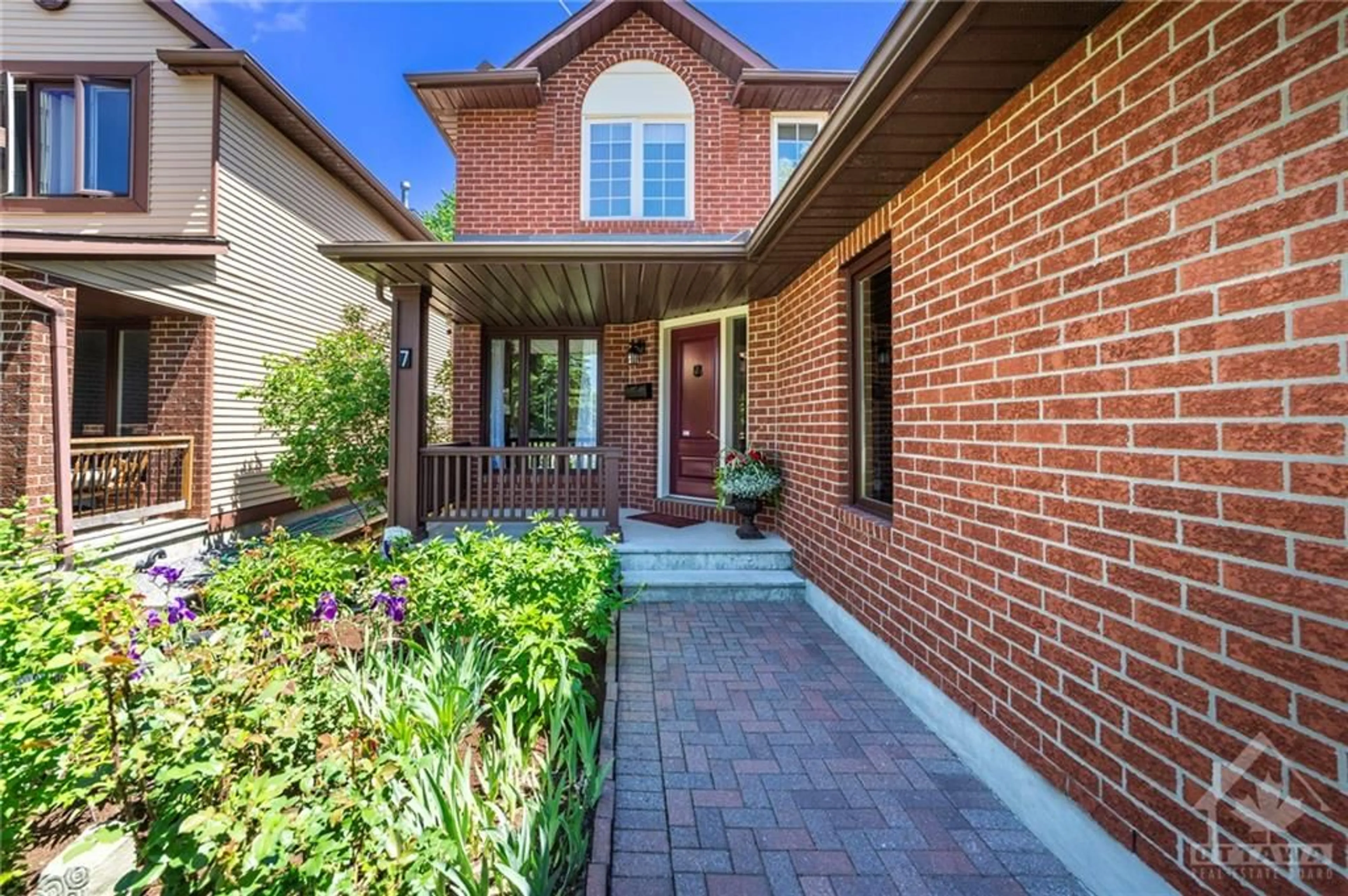 Home with brick exterior material for 7 KENNEVALE Dr, Ottawa Ontario K2J 3B1