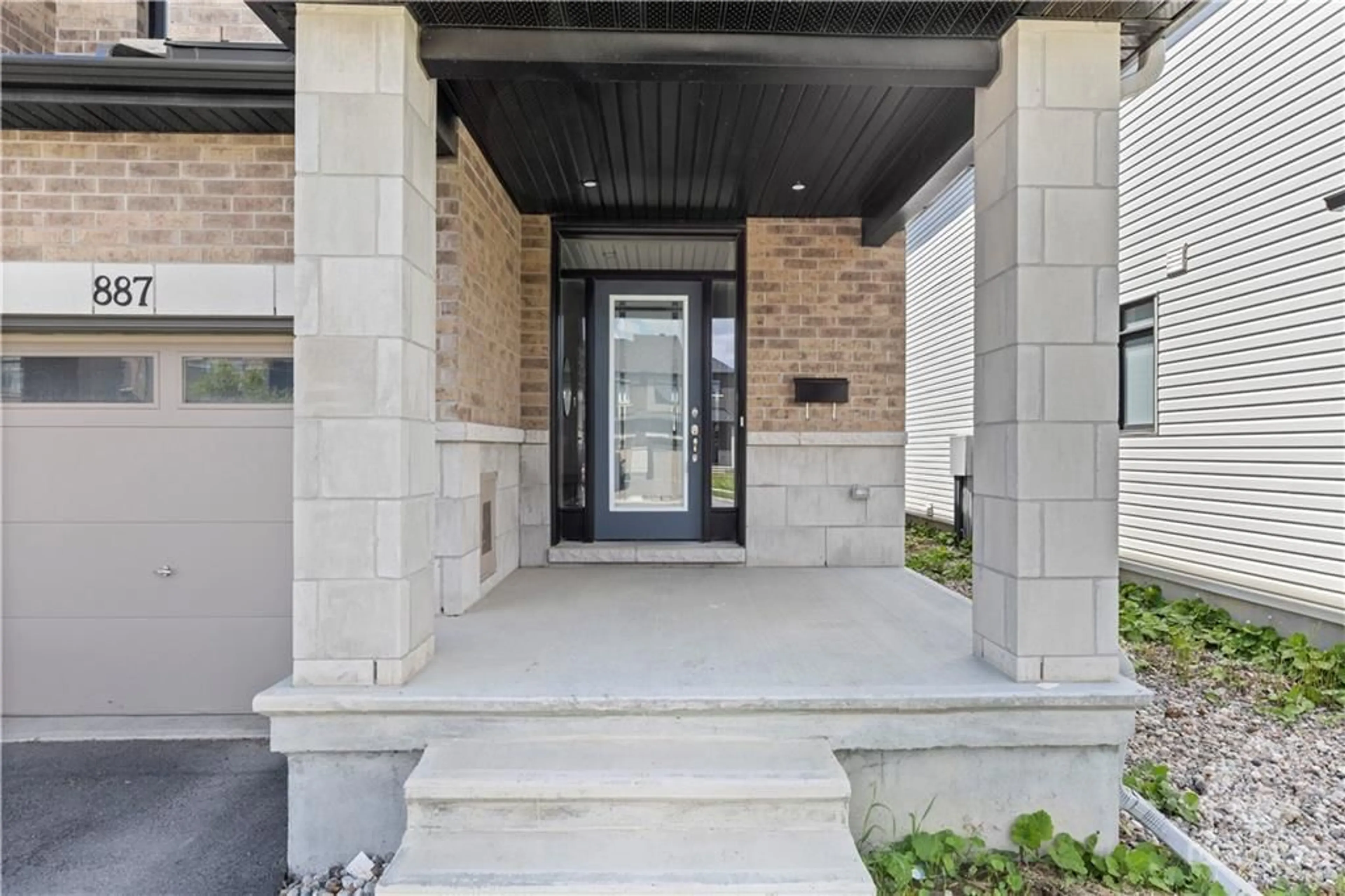 Indoor entryway for 887 SOLARIUM Ave, Manotick Ontario K4M 0K5