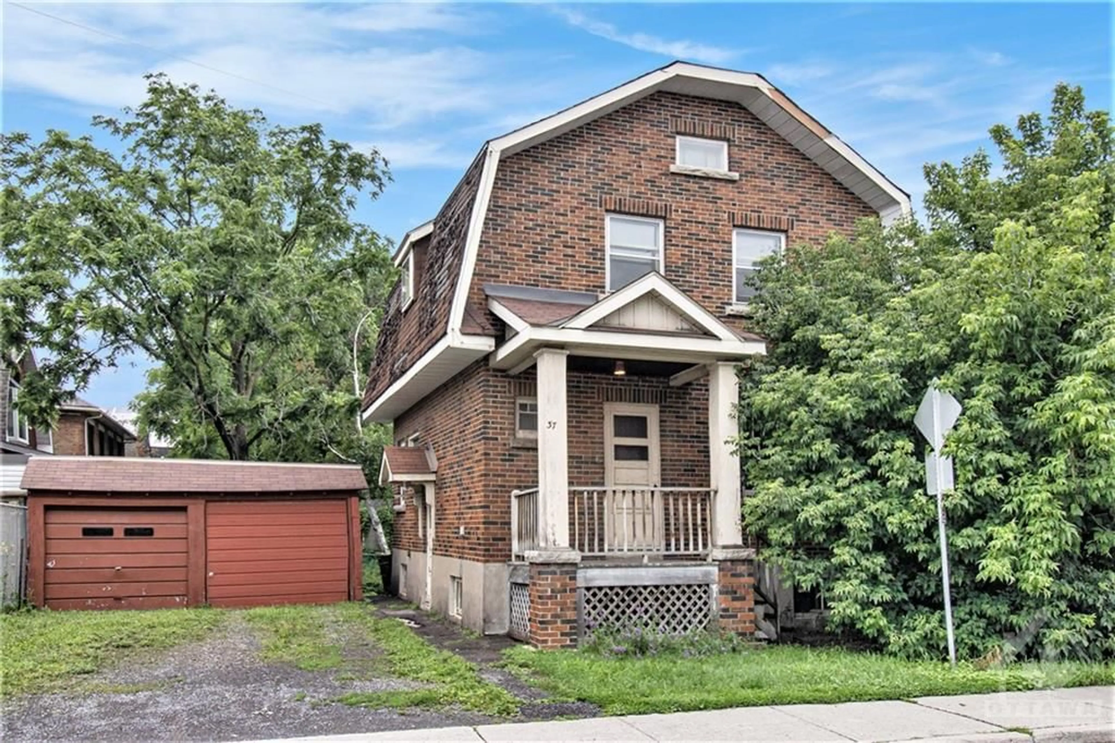 Frontside or backside of a home for 37 TYNDALL St, Ottawa Ontario K1Y 3J6