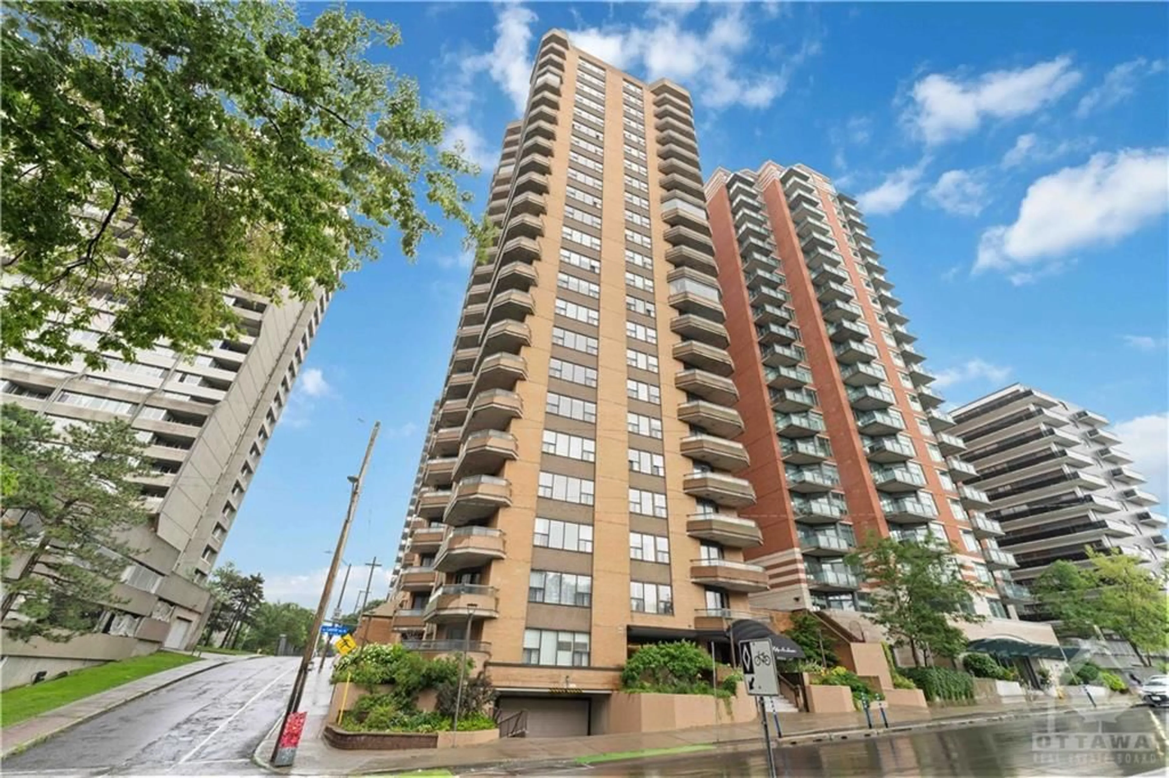 A pic from exterior of the house or condo for 556 LAURIER Ave #1805, Ottawa Ontario K1R 7X2