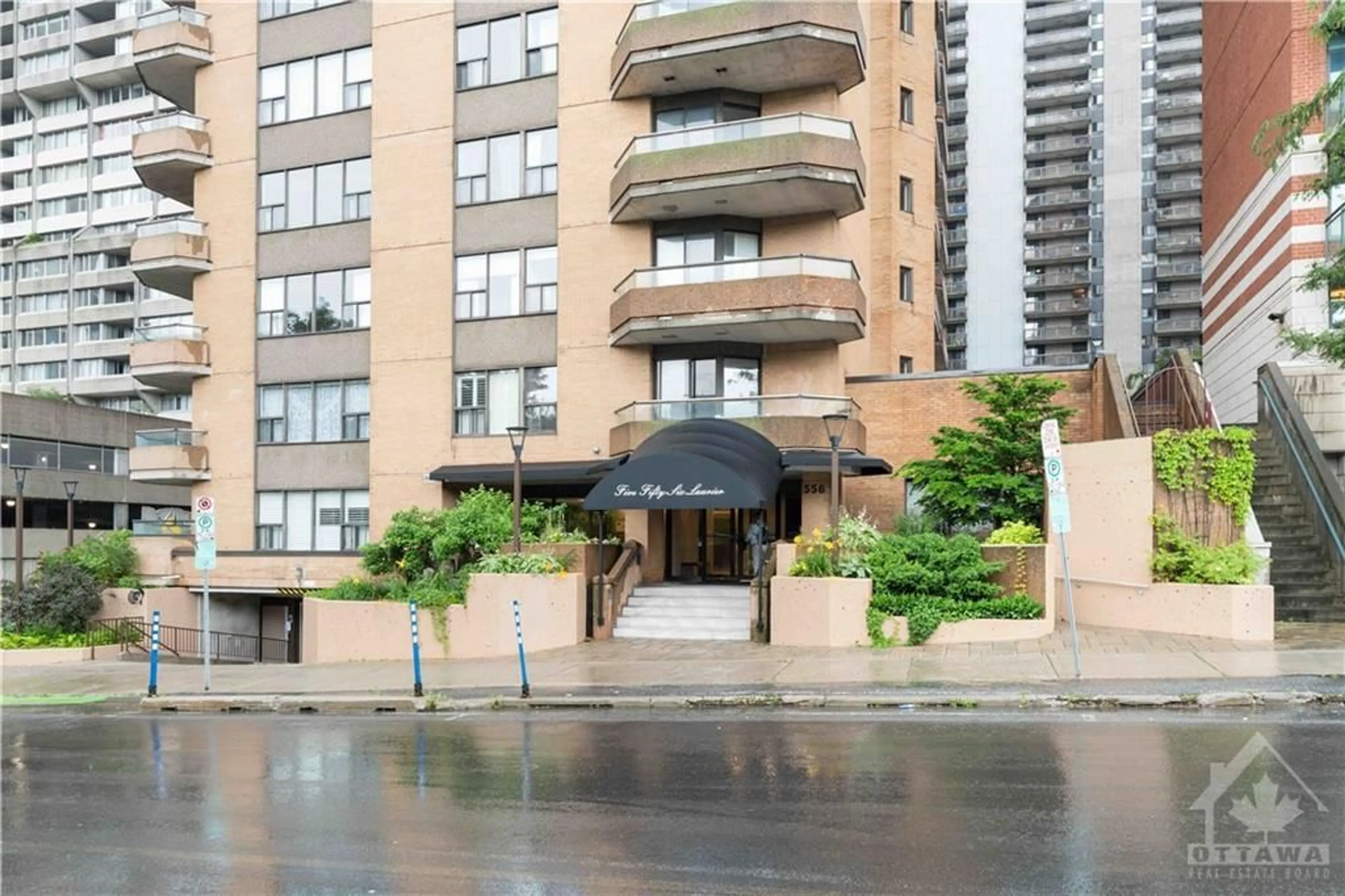 A pic from exterior of the house or condo for 556 LAURIER Ave #1805, Ottawa Ontario K1R 7X2