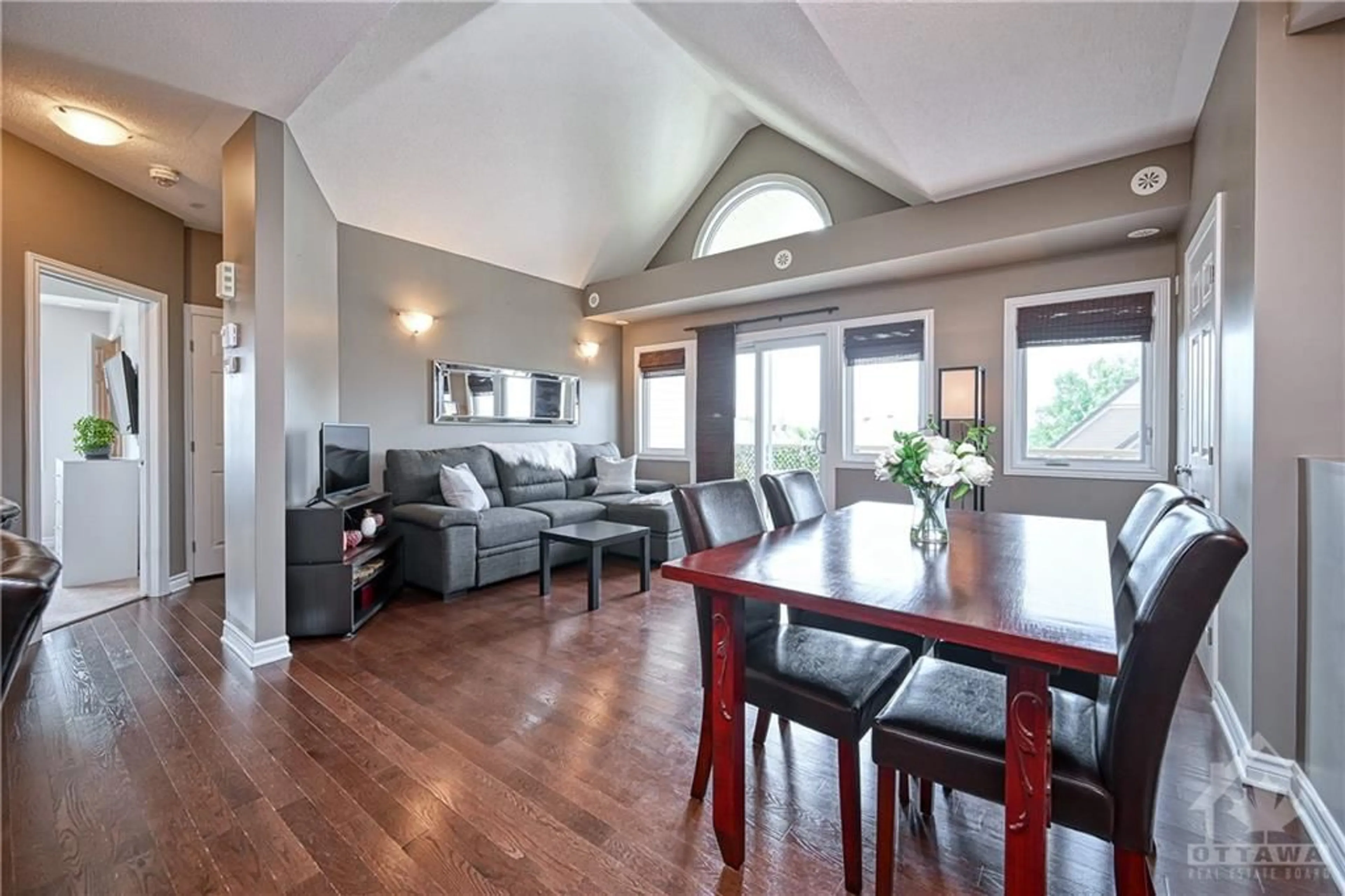 Dining room for 275 MEADOWLILLY Rd #E, Ottawa Ontario K1T 4E5