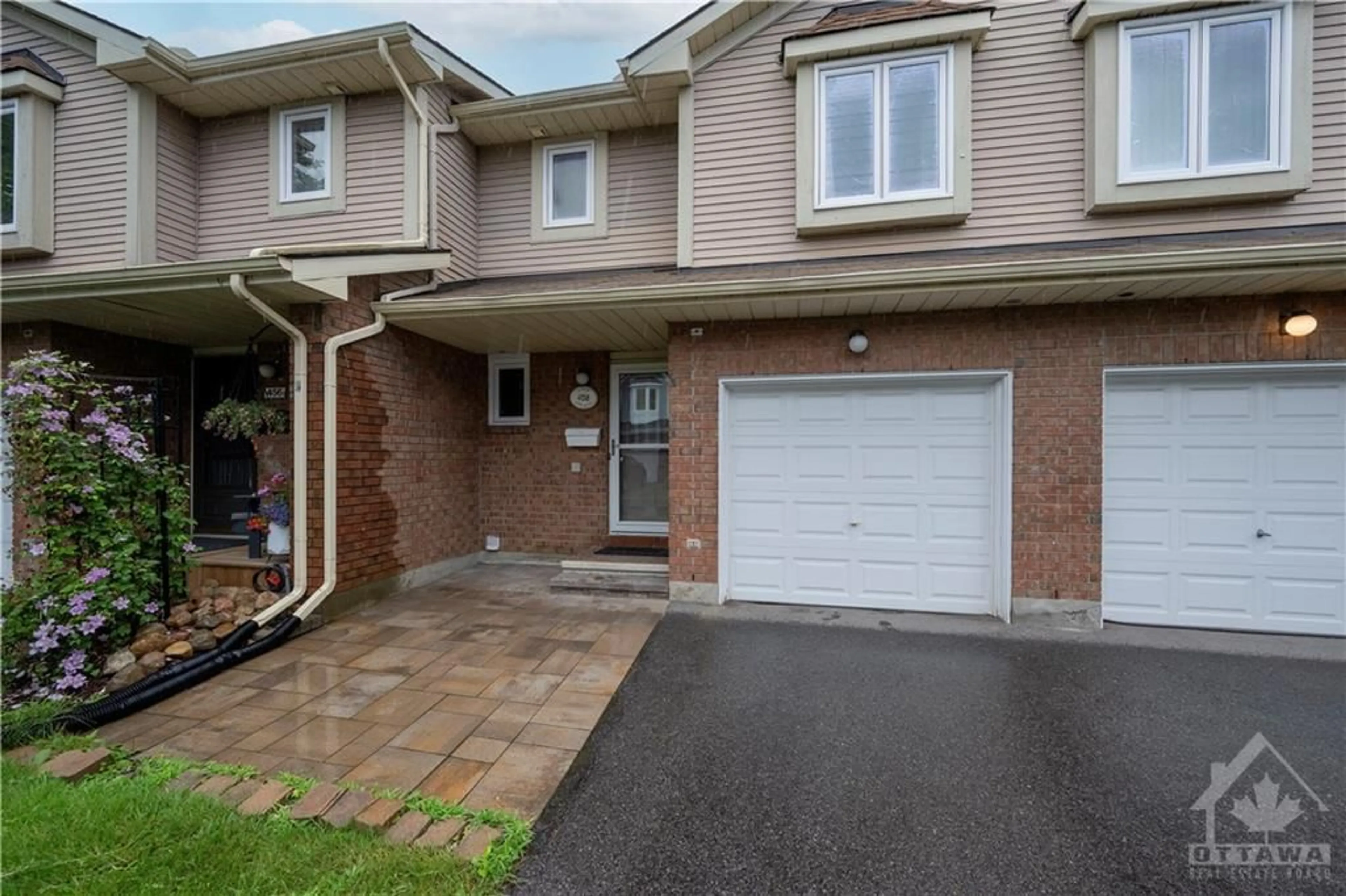 A pic from exterior of the house or condo for 458 VALADE Cres, Orleans Ontario K4A 2W7