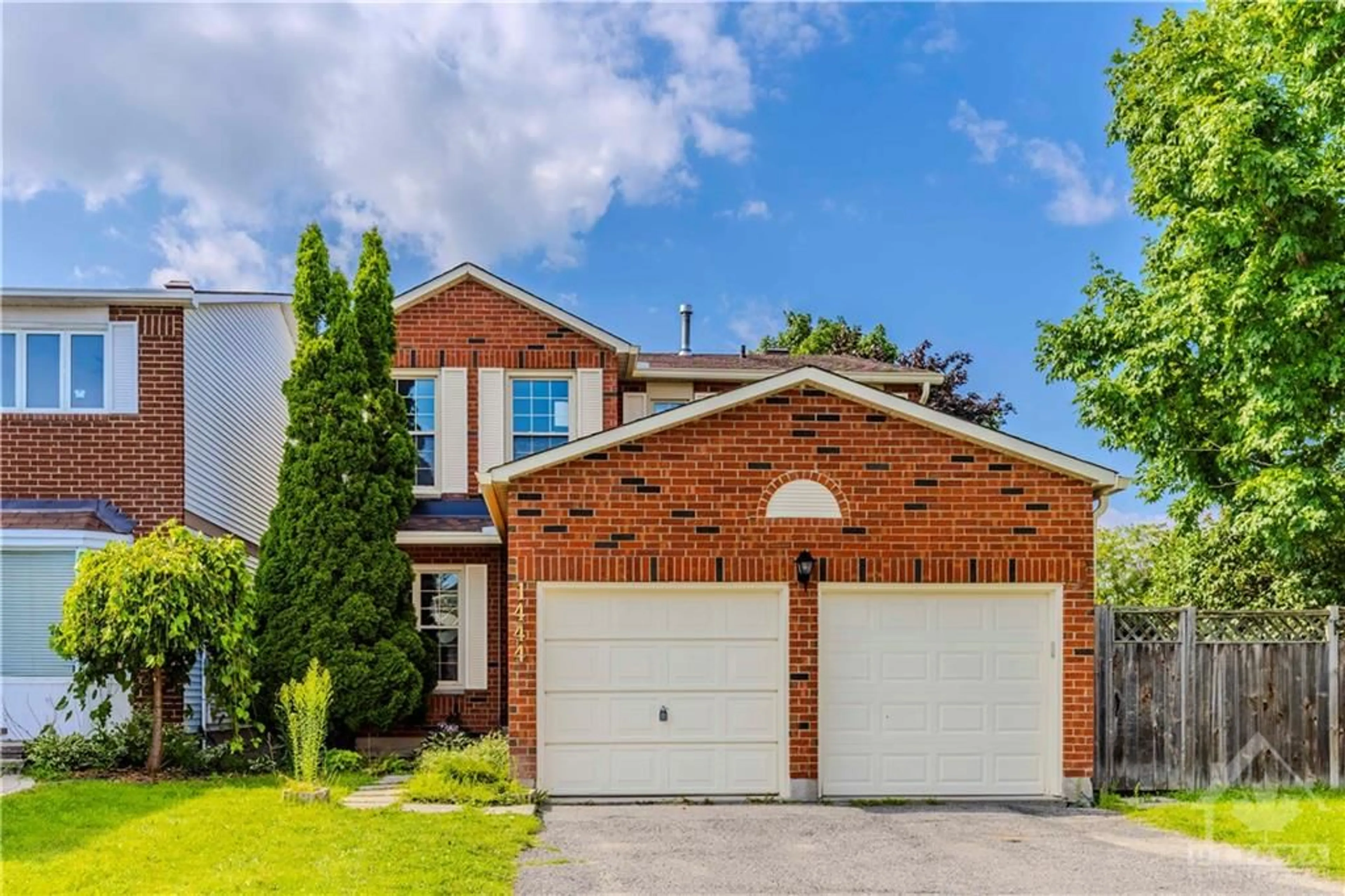 Home with brick exterior material for 1444 LAURIN Cres, Ottawa Ontario K1E 3H1