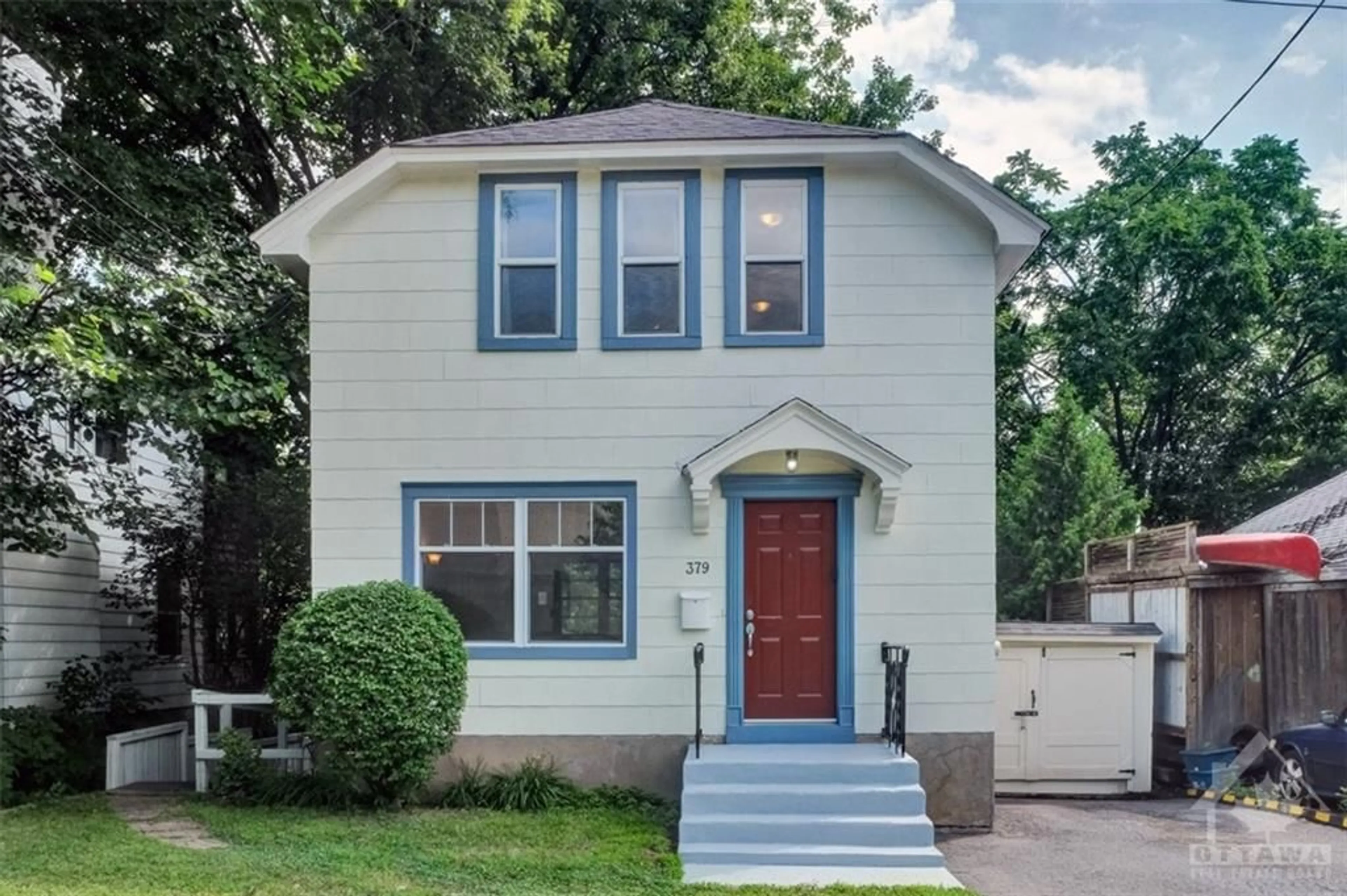 Frontside or backside of a home for 379 MAIN St, Ottawa Ontario K1S 1E2