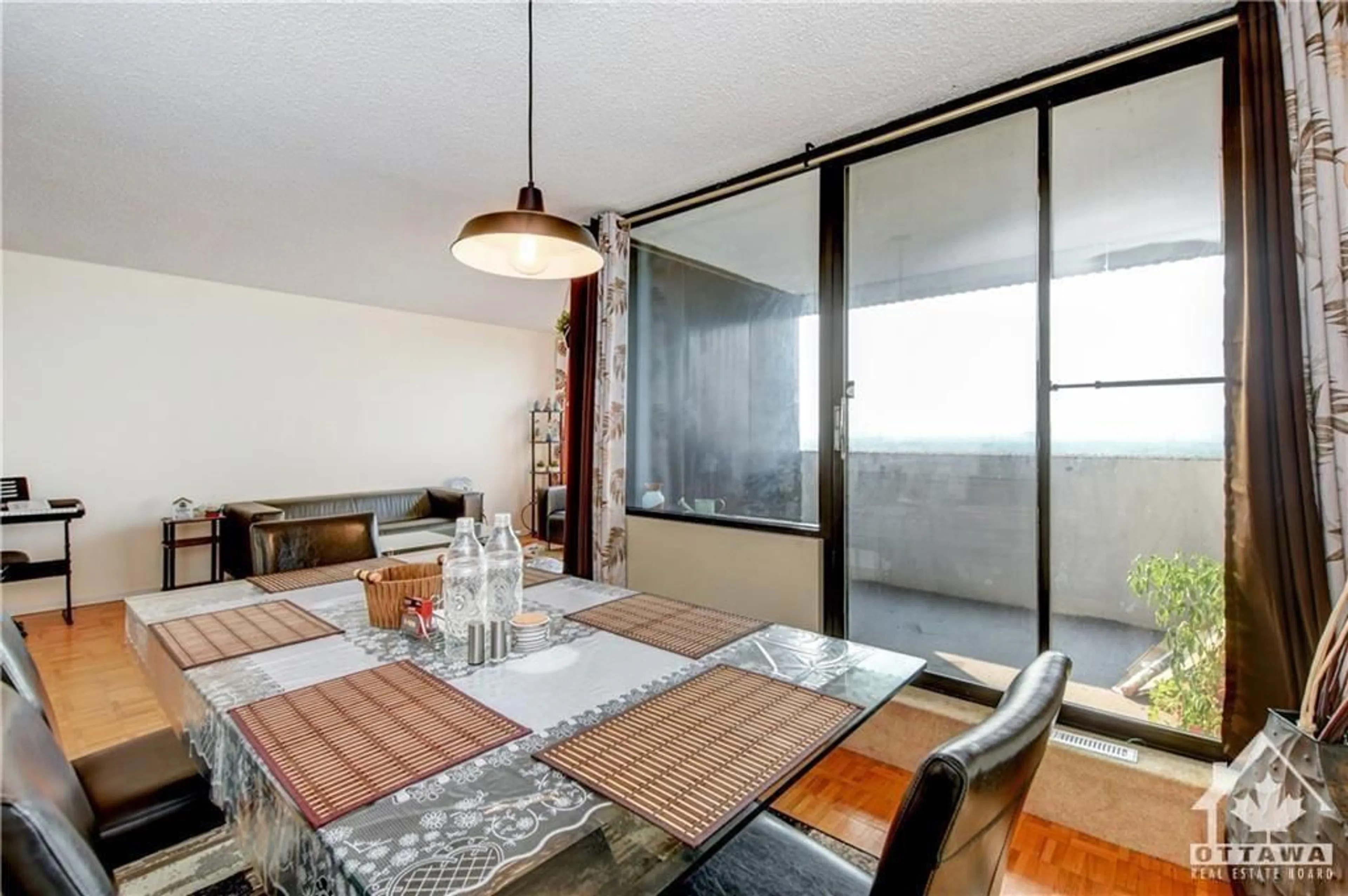 Dining room for 1285 CAHILL Dr #1806, Ottawa Ontario K1V 9A7