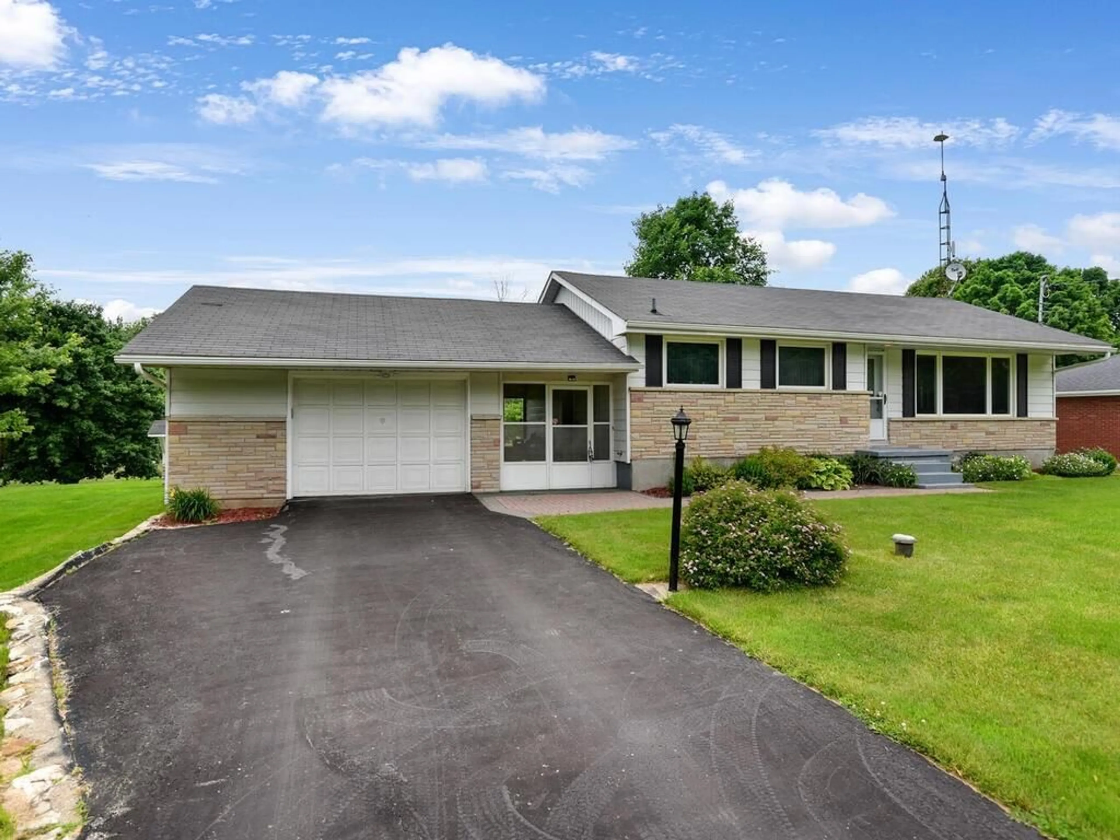 Frontside or backside of a home for 2497 COUNTY ROAD 46 Rd, Lyn Ontario K6V 5T3