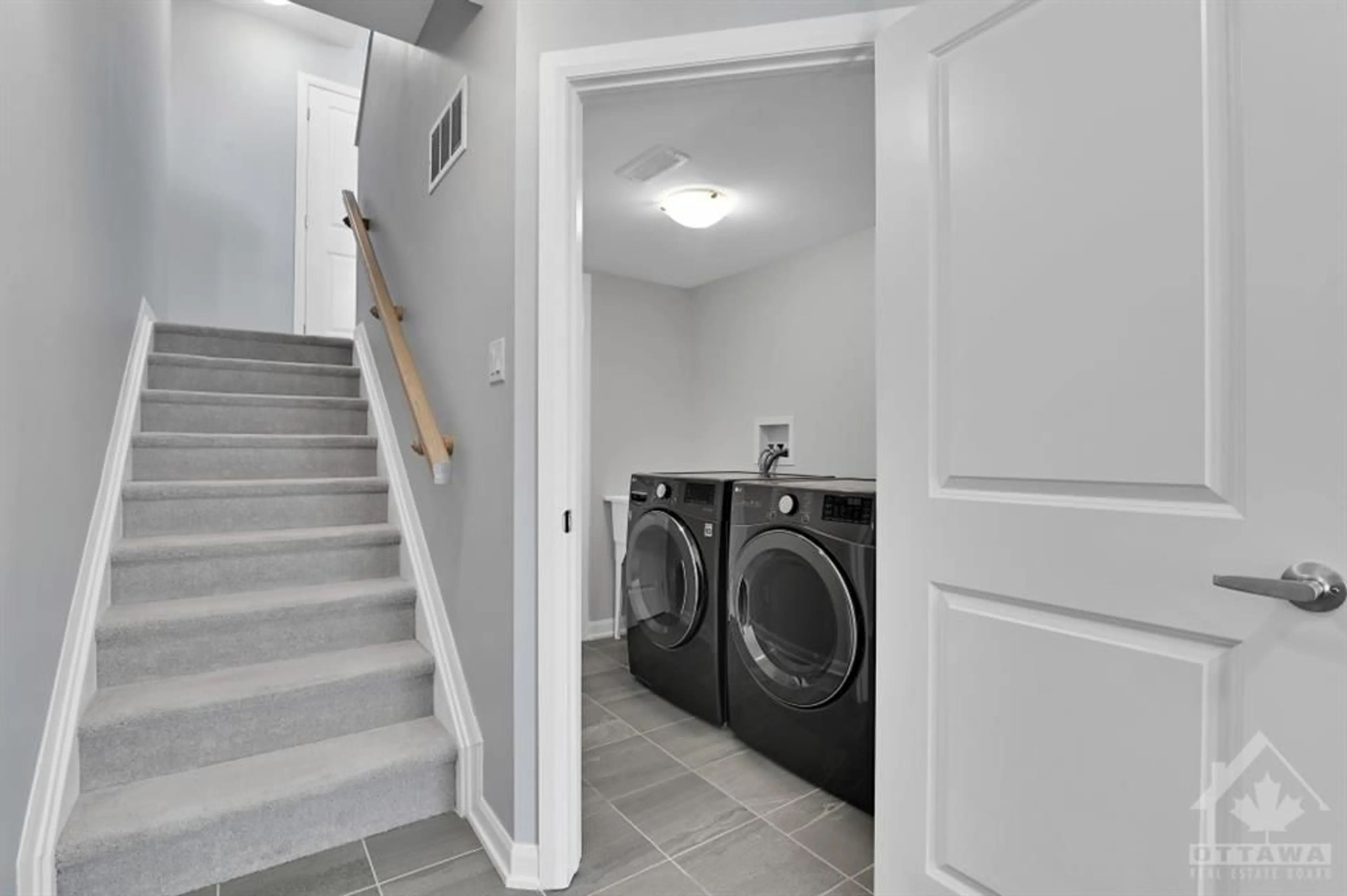 Laundry room for 58 TEELIN Cir, Ottawa Ontario K2J 6T9