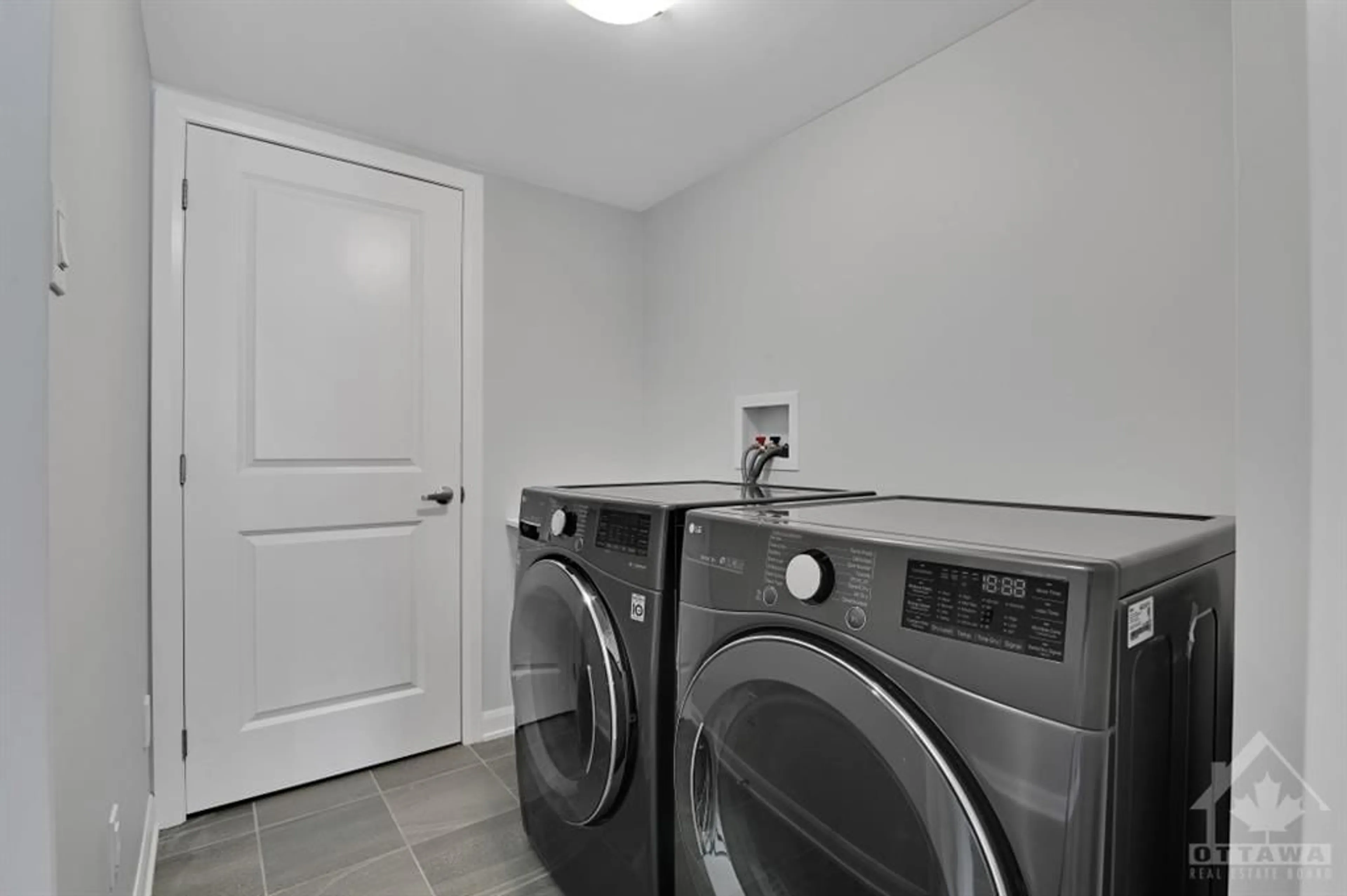 Laundry room for 58 TEELIN Cir, Ottawa Ontario K2J 6T9