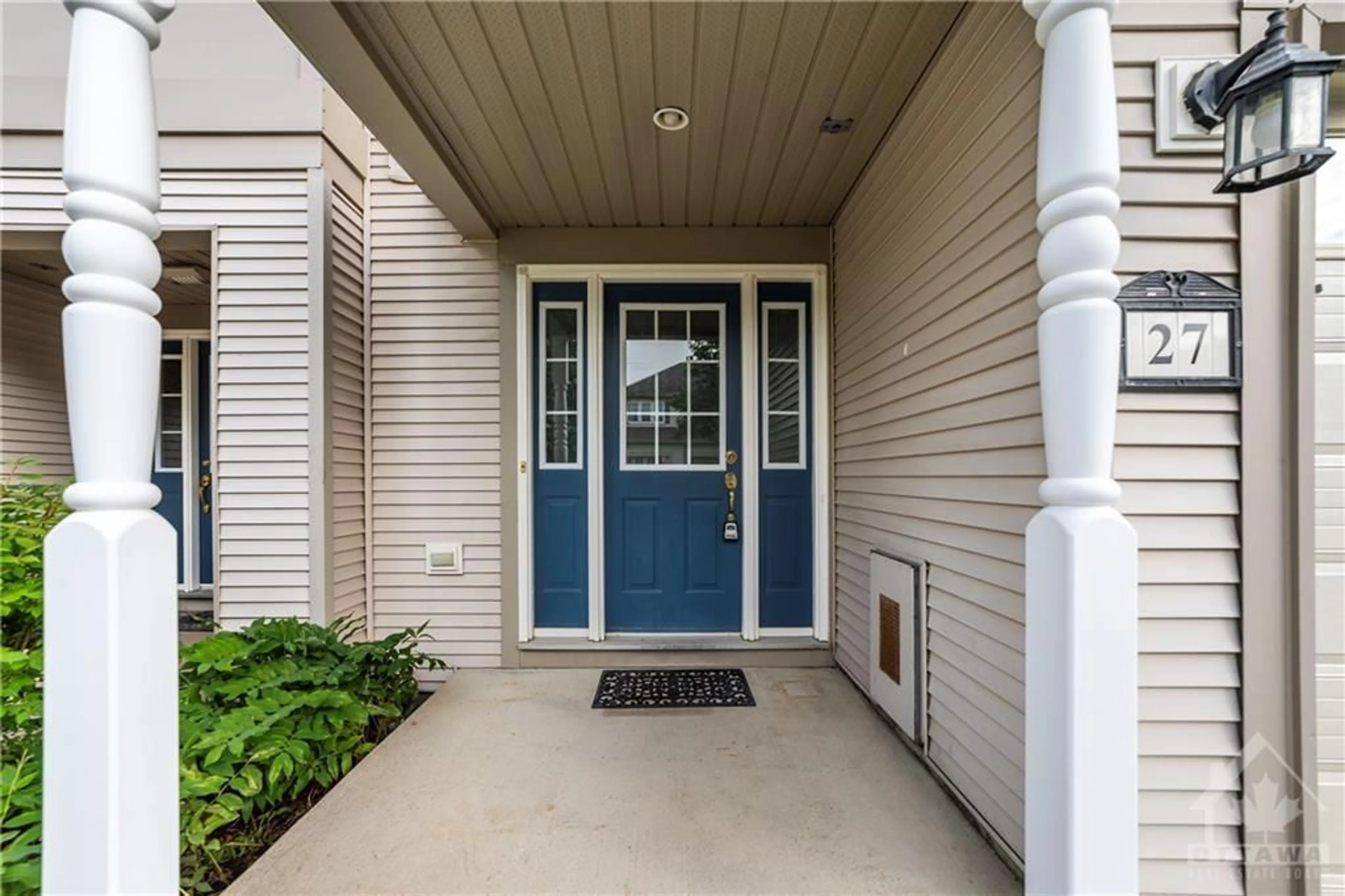 Indoor entryway for 27 FIELDBERRY Pvt, Ottawa Ontario K2J 5E8