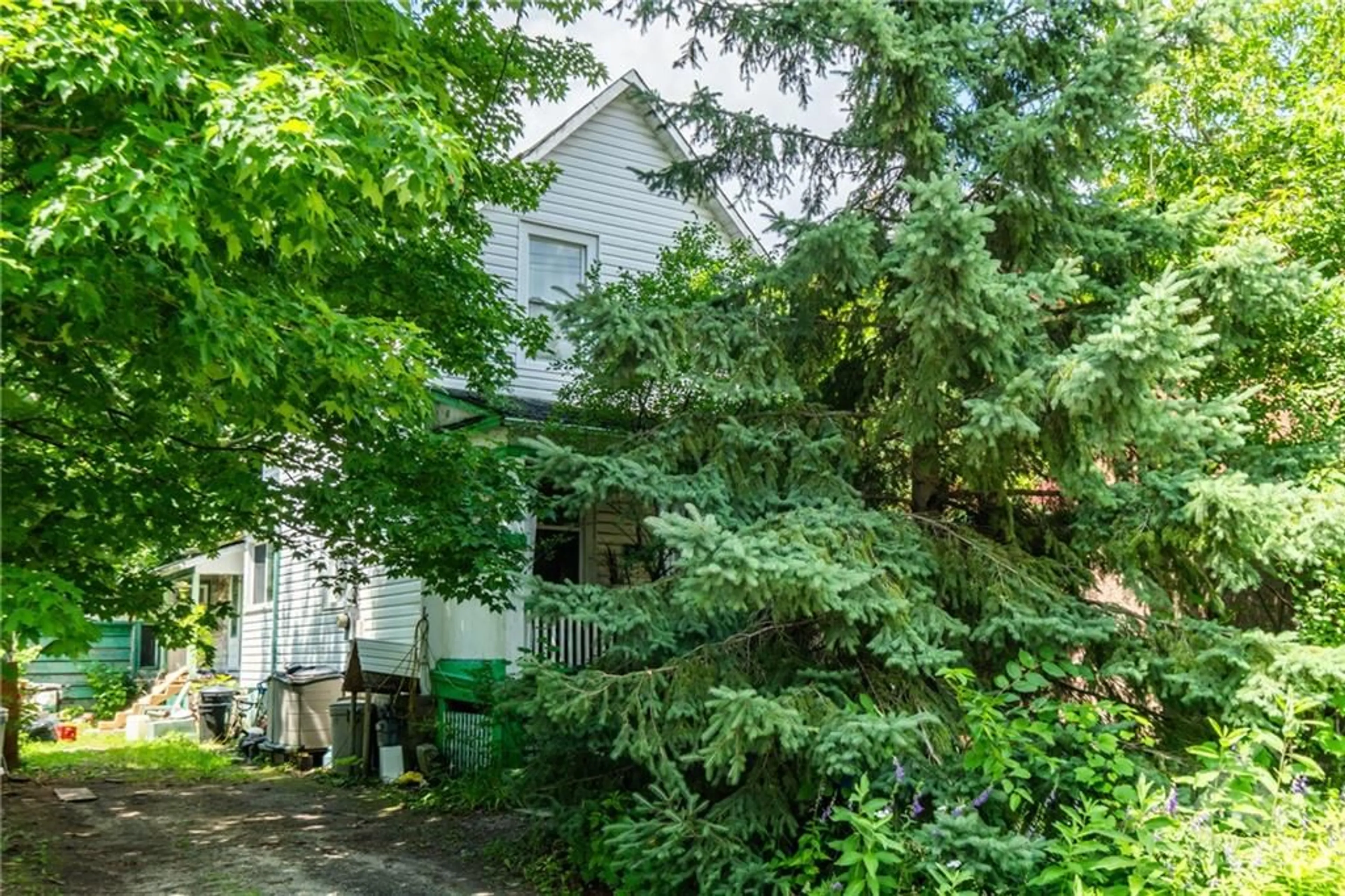 Outside view for 17 NOEL St, Ottawa Ontario K1M 2A4