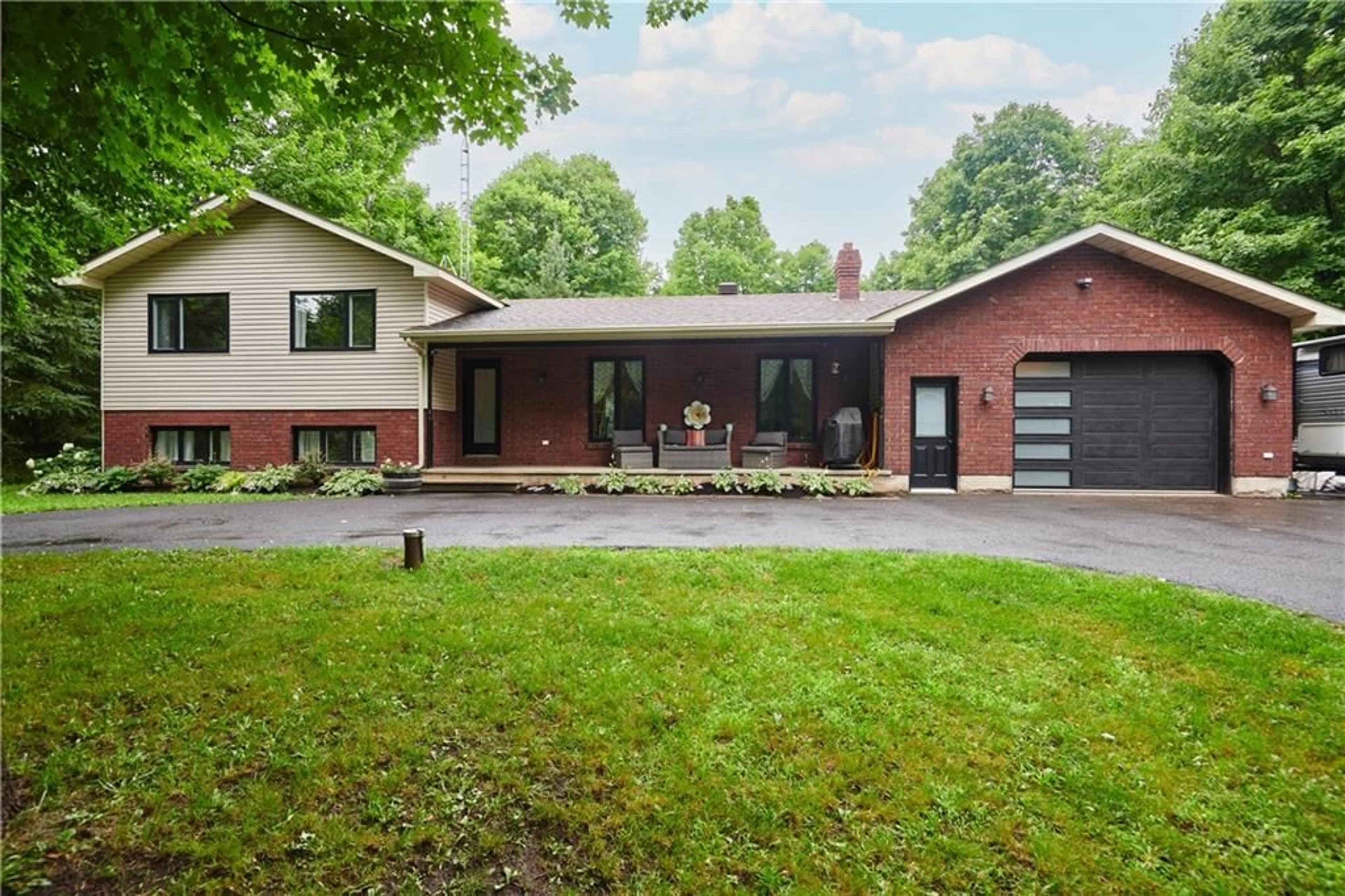 Home with brick exterior material for 4814 DELANEY Rd, Martintown Ontario K0C 1S0