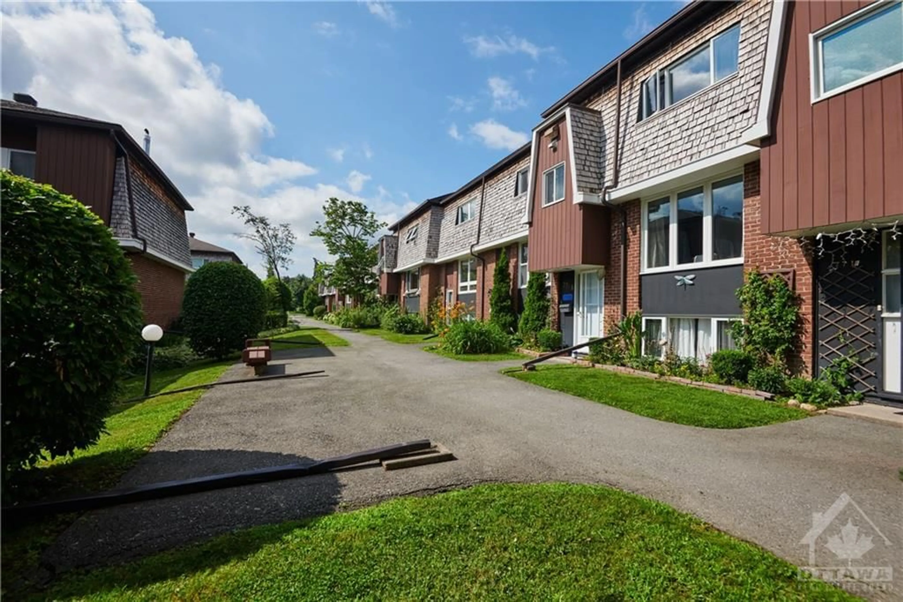 A pic from exterior of the house or condo for 771A RIDGEWOOD Ave, Ottawa Ontario K1V 6M8