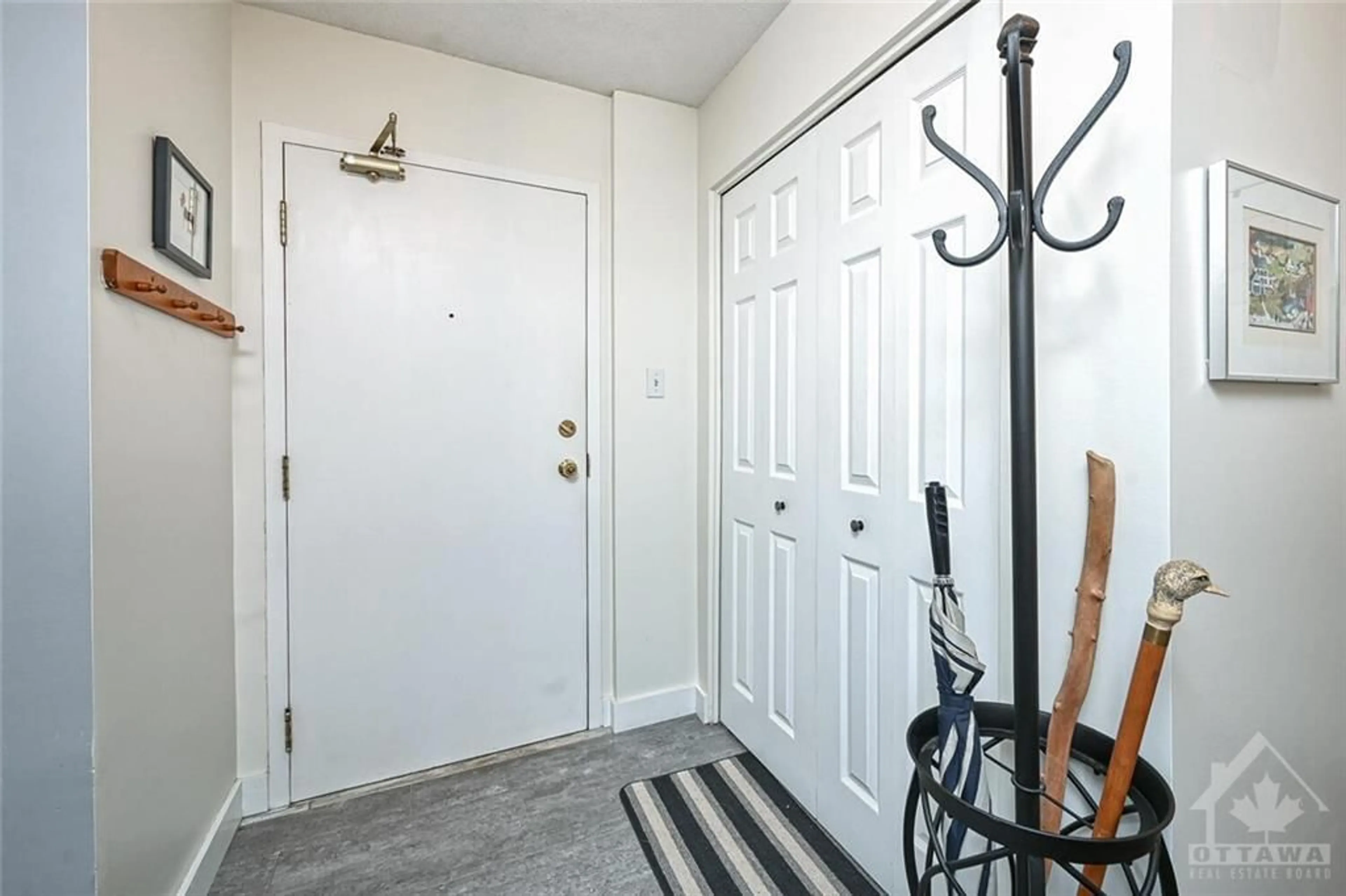 Indoor entryway for 10 ARMSTRONG Dr #206, Smiths Falls Ontario K7A 5H8