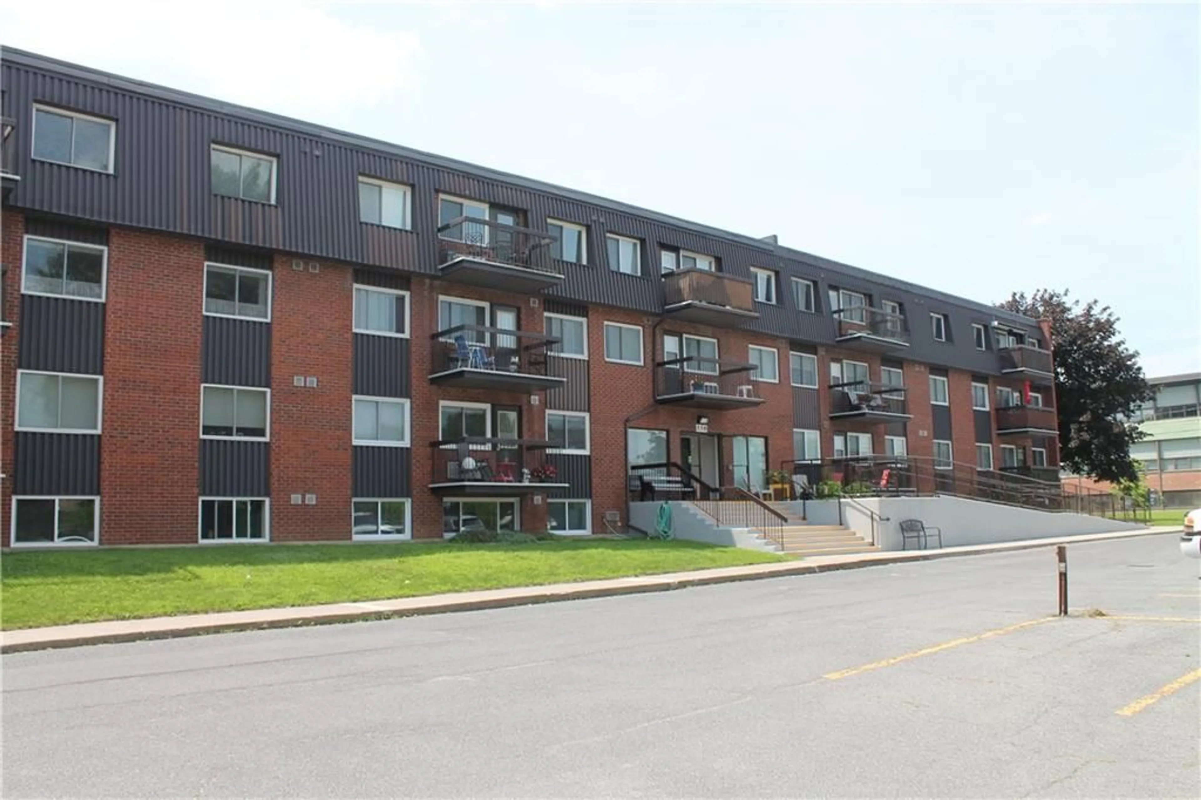 A pic from exterior of the house or condo for 118 FOURTH St #401, Cornwall Ontario K6H 2H9