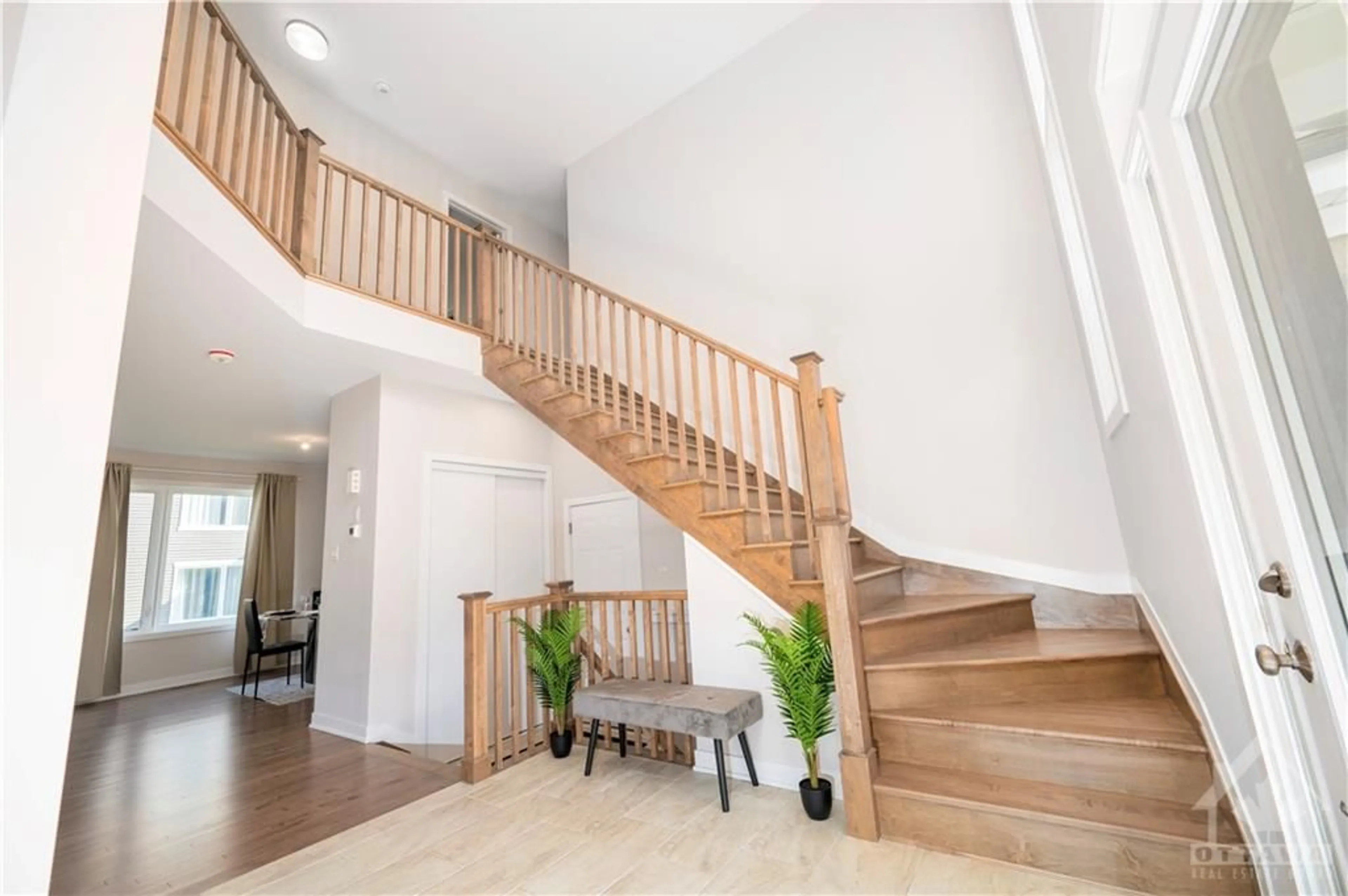 Stairs for 241 APPALACHIAN Cir, Ottawa Ontario K2C 3H2