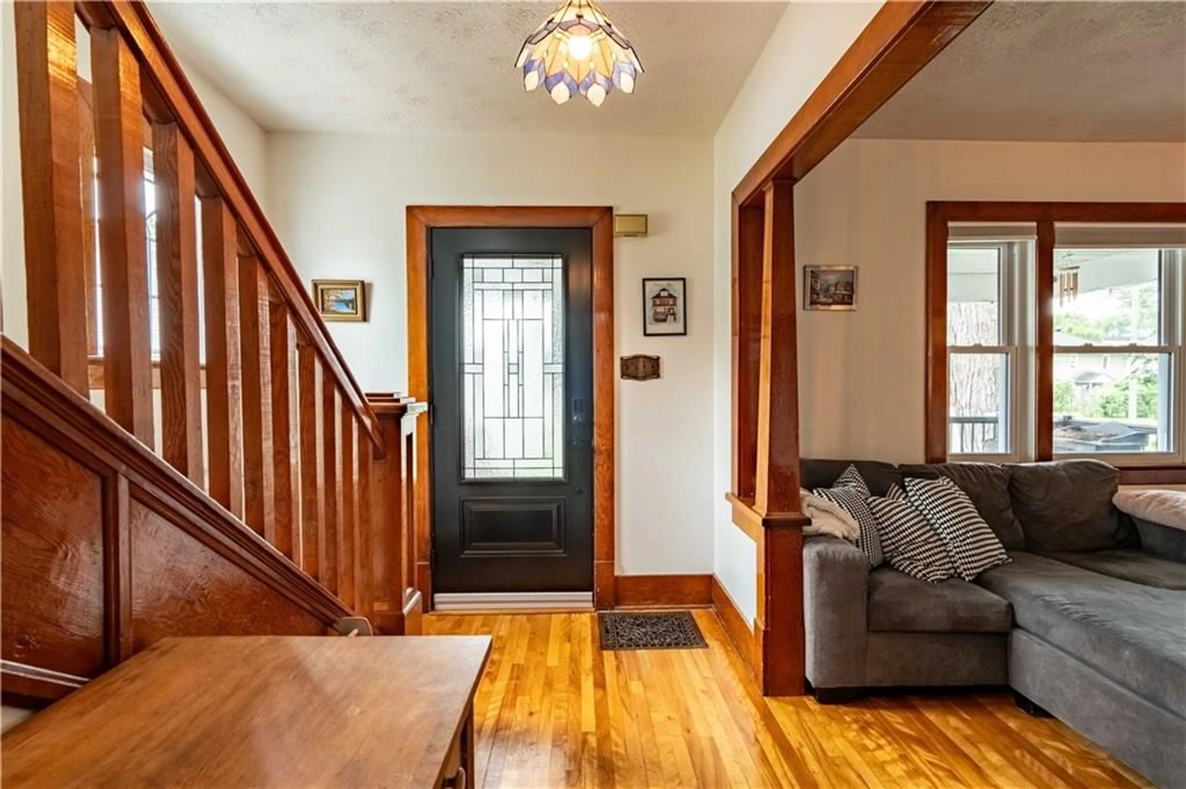 Indoor entryway for 305 FOURTH St, Cornwall Ontario K6J 3R9