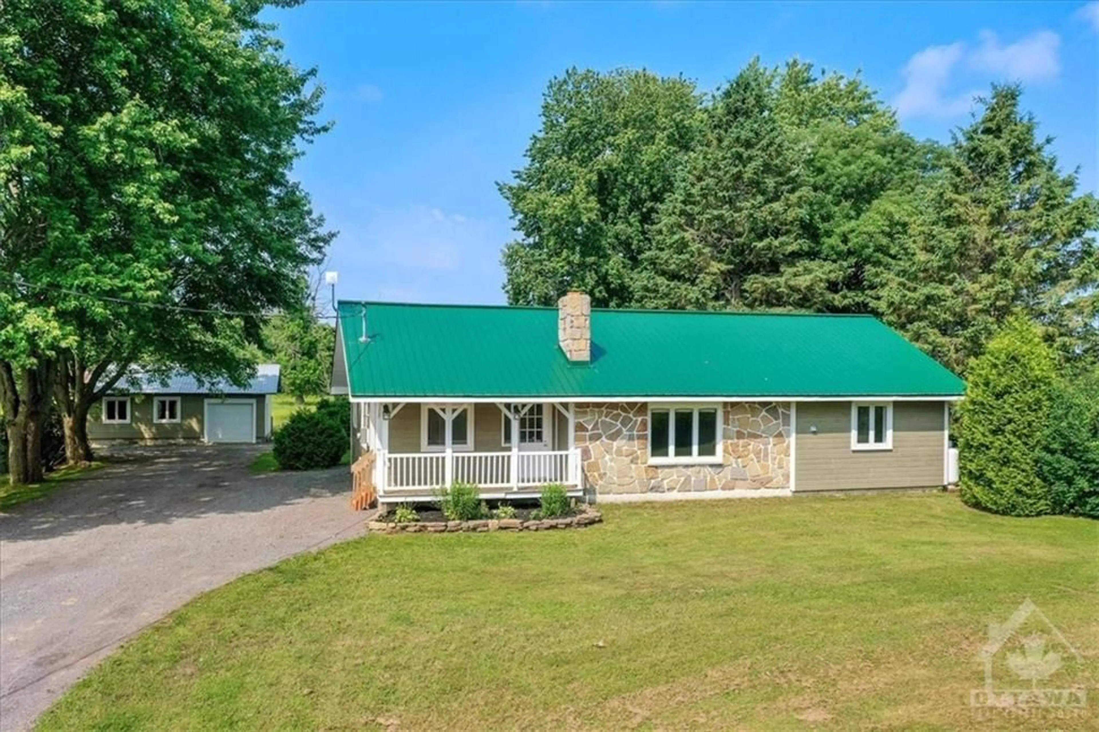 Cottage for 1589 GAGNON Rd, Limoges Ontario K0A 2M0