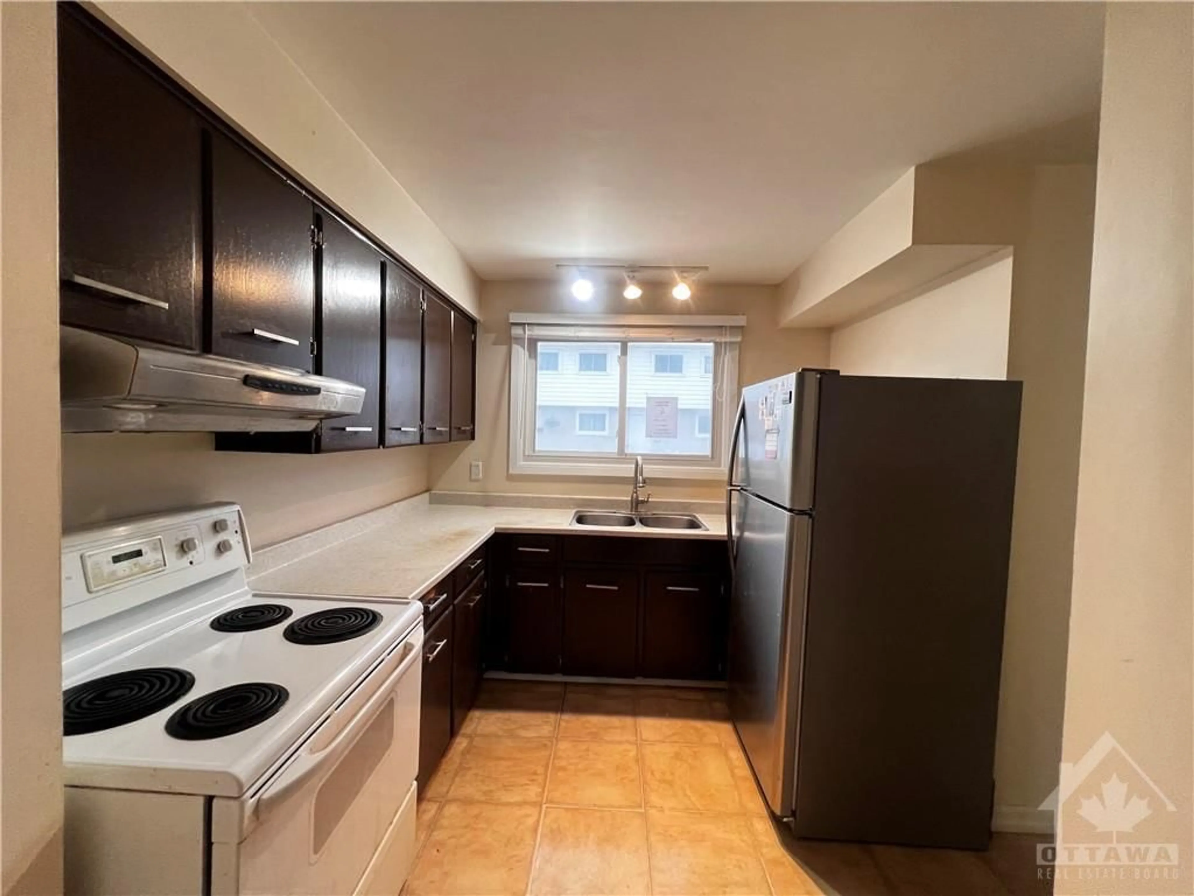 Standard kitchen for 85 HADLEY Cir, Ottawa Ontario K2H 7Z8