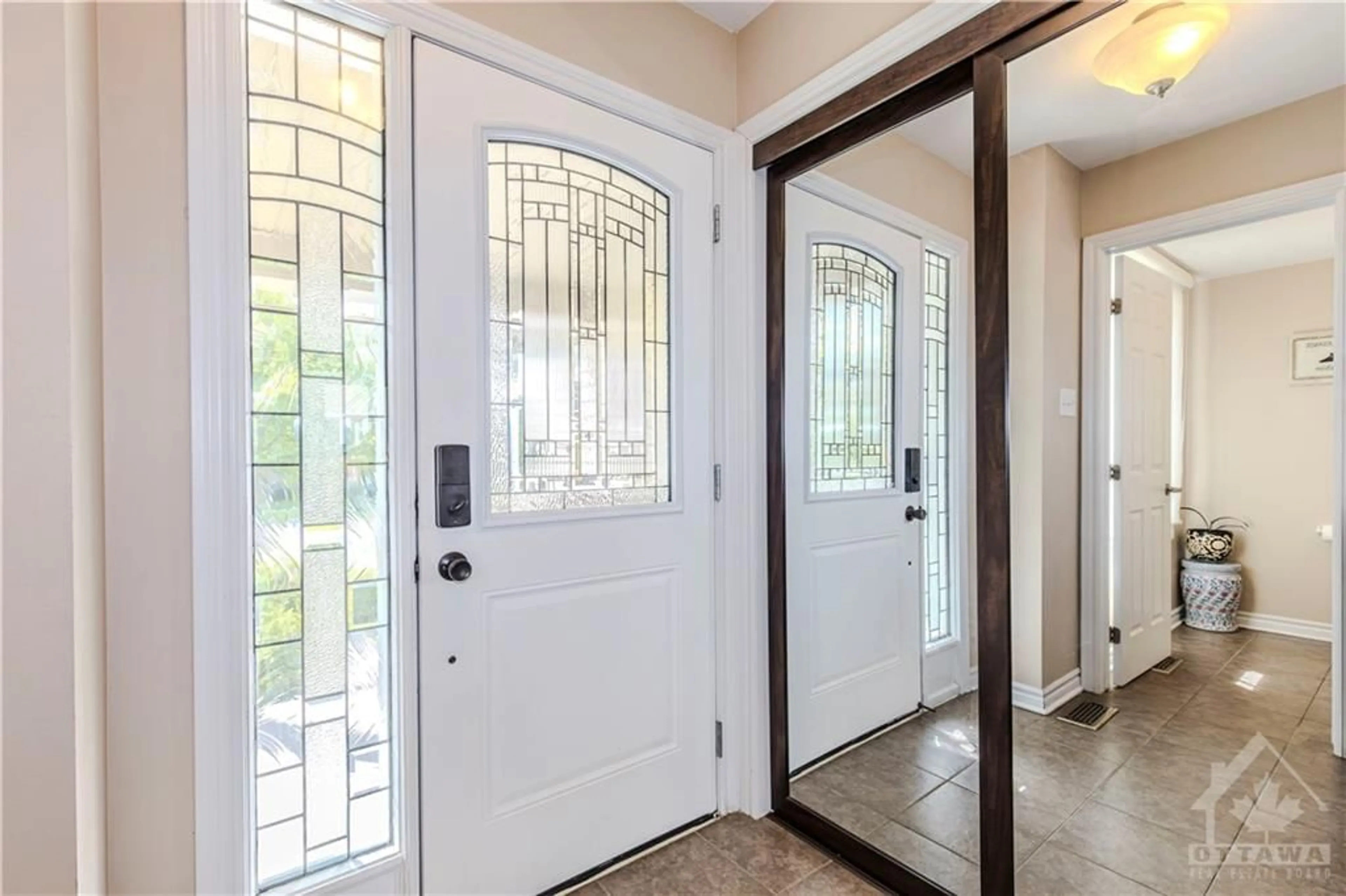 Indoor entryway for 3483 RIVER RUN Ave, Ottawa Ontario K2J 0R9