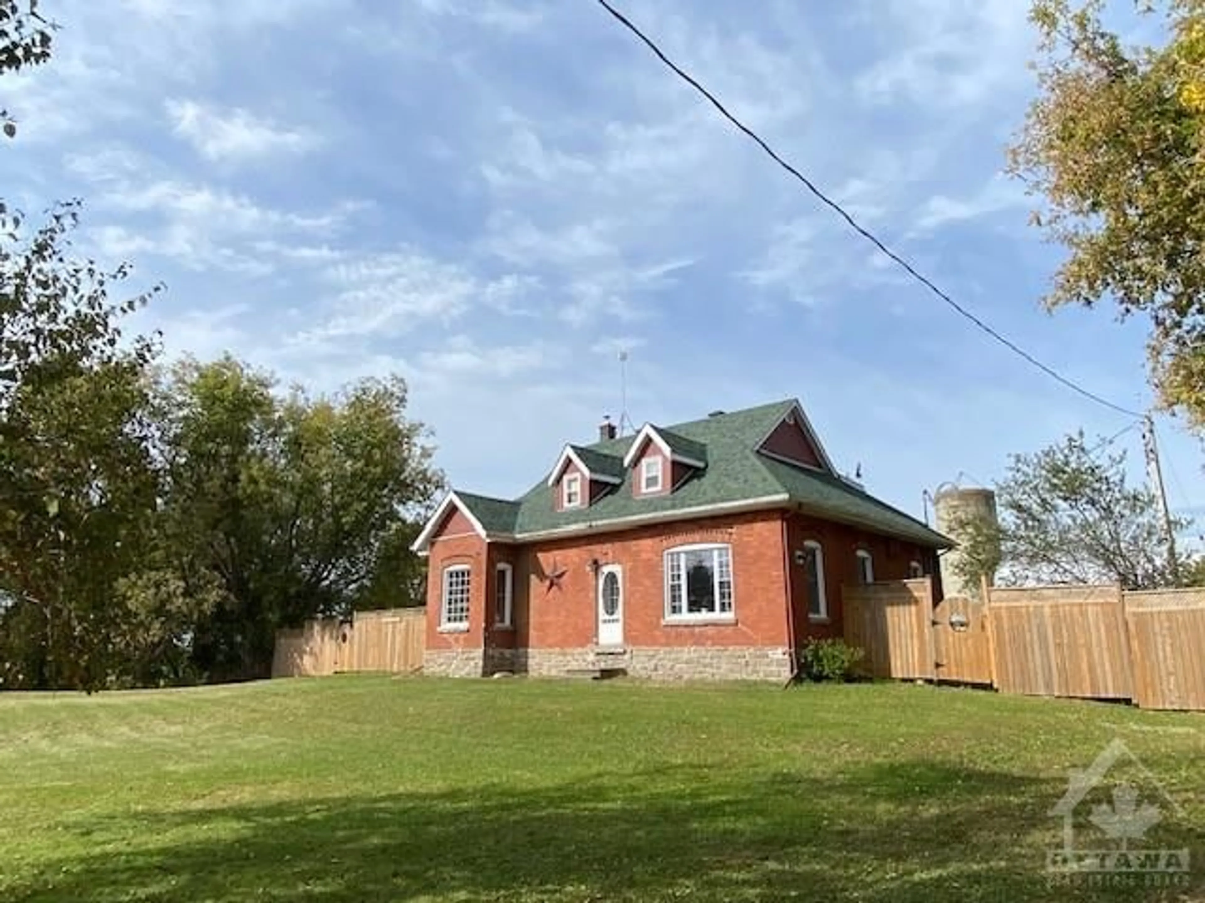 Frontside or backside of a home for 4035 DONNELLY Dr, Kemptville Ontario K0G 1J0