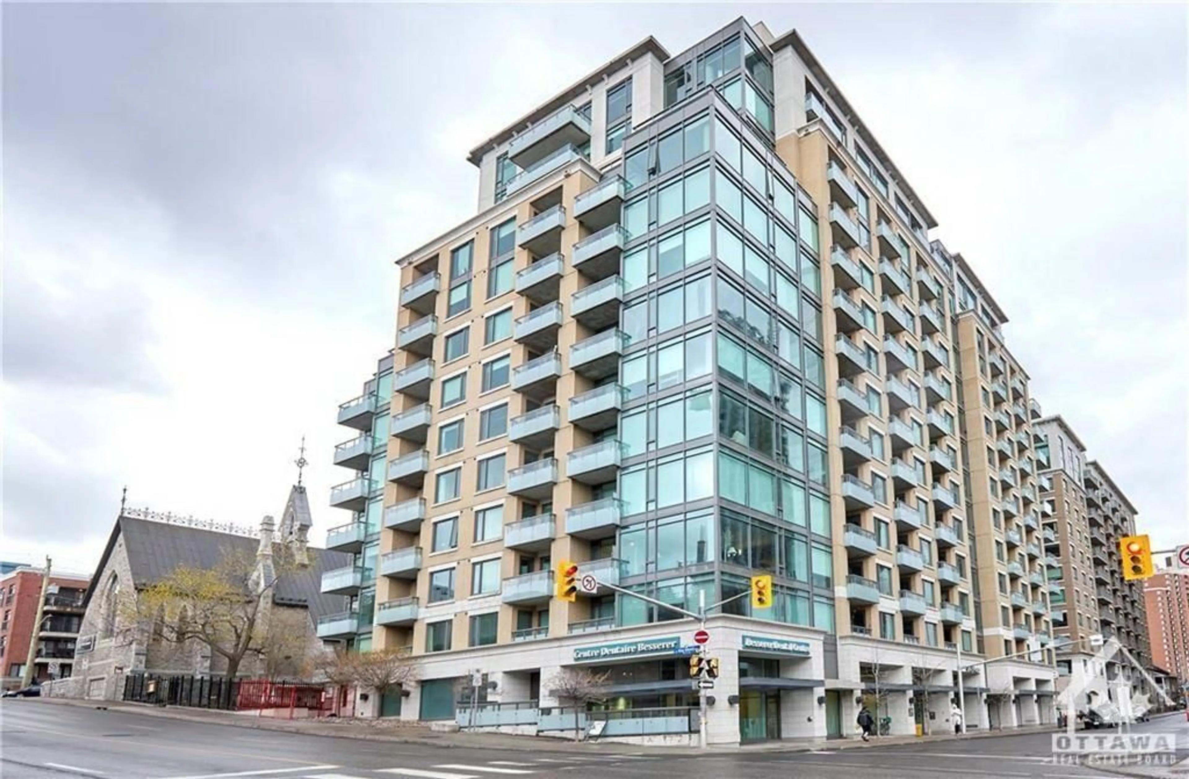 A pic from exterior of the house or condo for 238 BESSERER St #605, Ottawa Ontario K1N 6B1