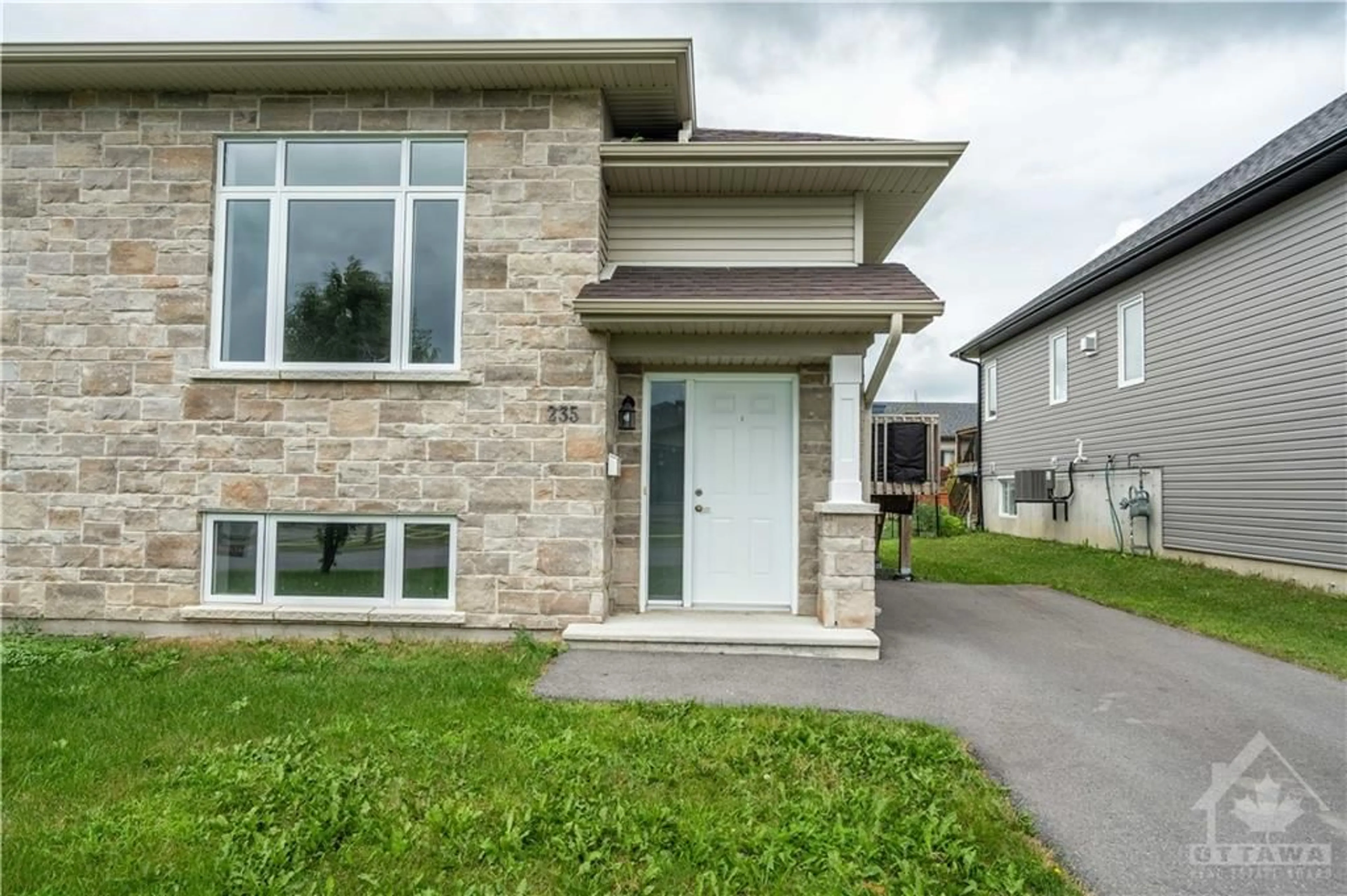 Frontside or backside of a home for 235 BELLWOOD Dr, Cornwall Ontario K6H 7M3