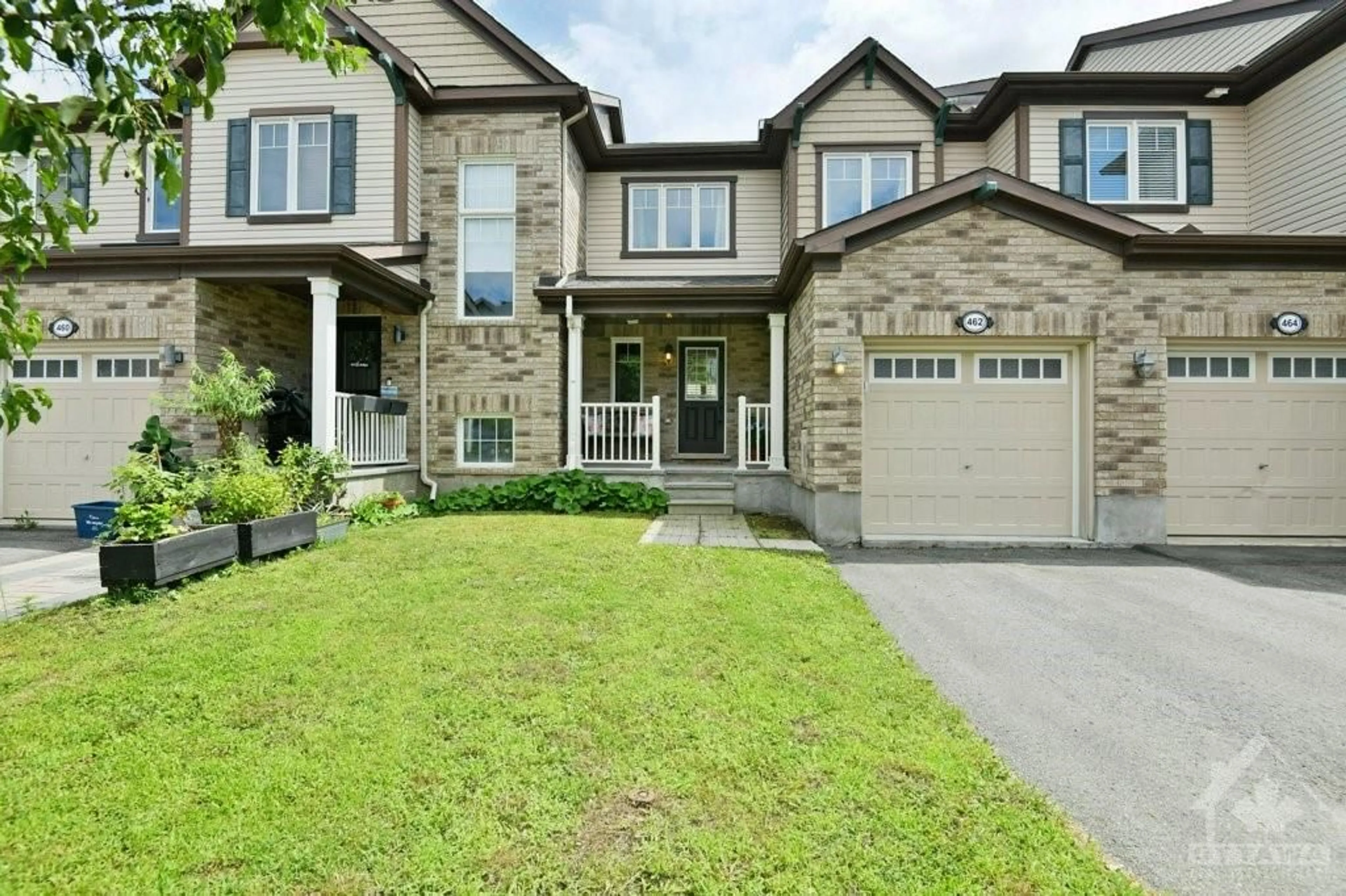 Frontside or backside of a home for 462 MEADOWHAWK Cres, Nepean Ontario K2J 5W8