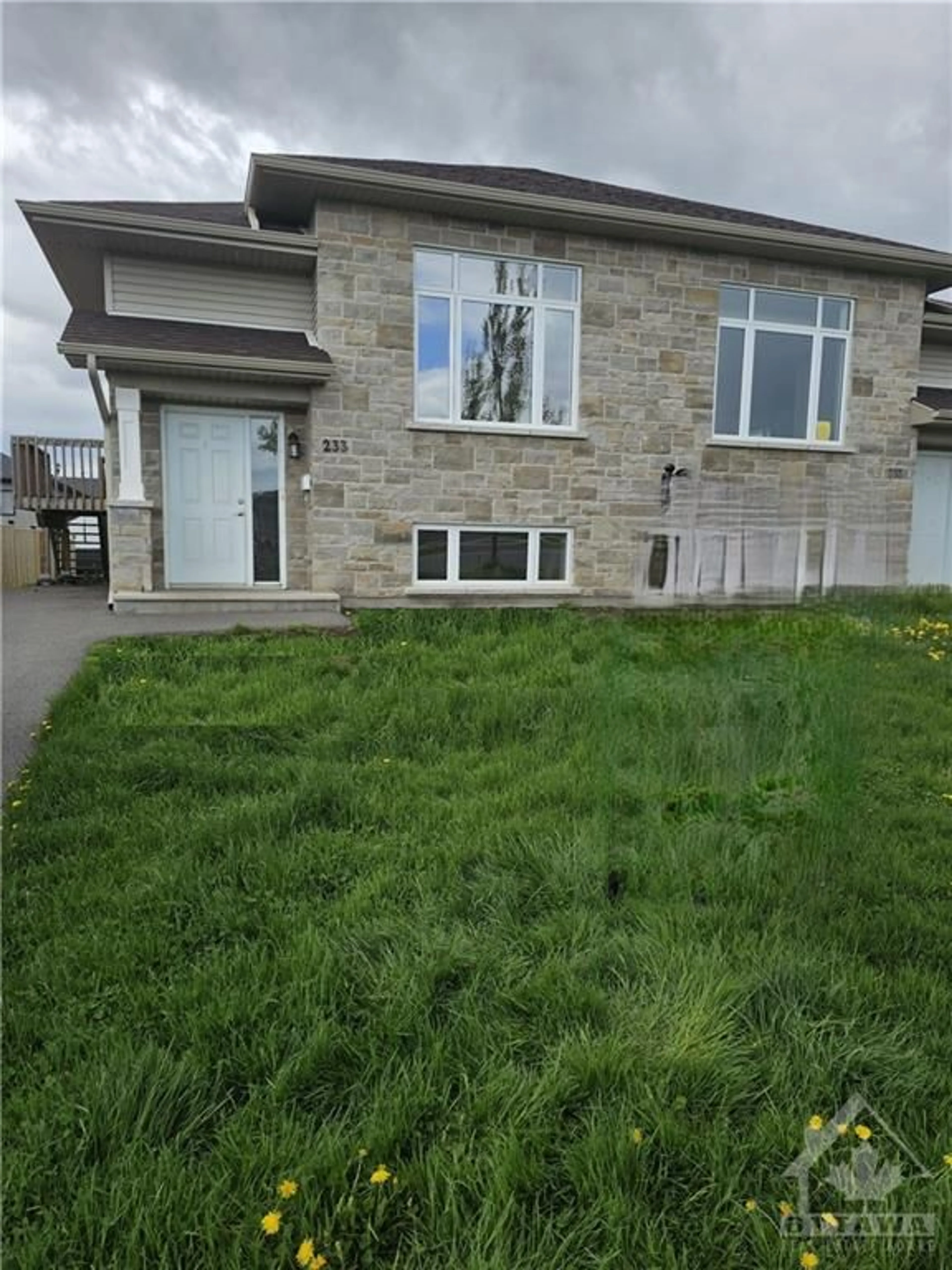 Frontside or backside of a home for 233 BELLWOOD Dr, Cornwall Ontario K6H 7M3