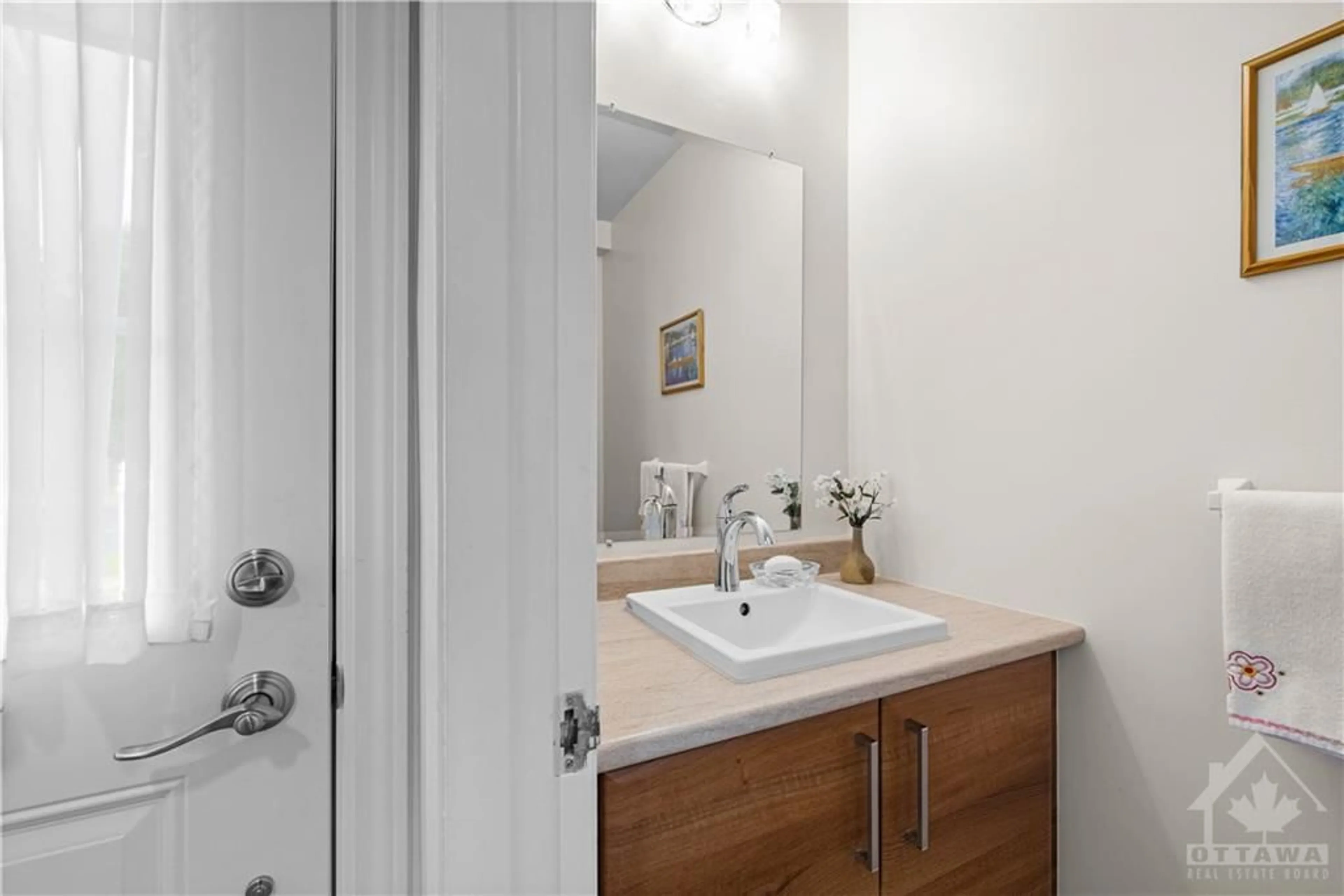 Standard bathroom for 2300 OGILVIE Rd #6, Ottawa Ontario K1J 7X8