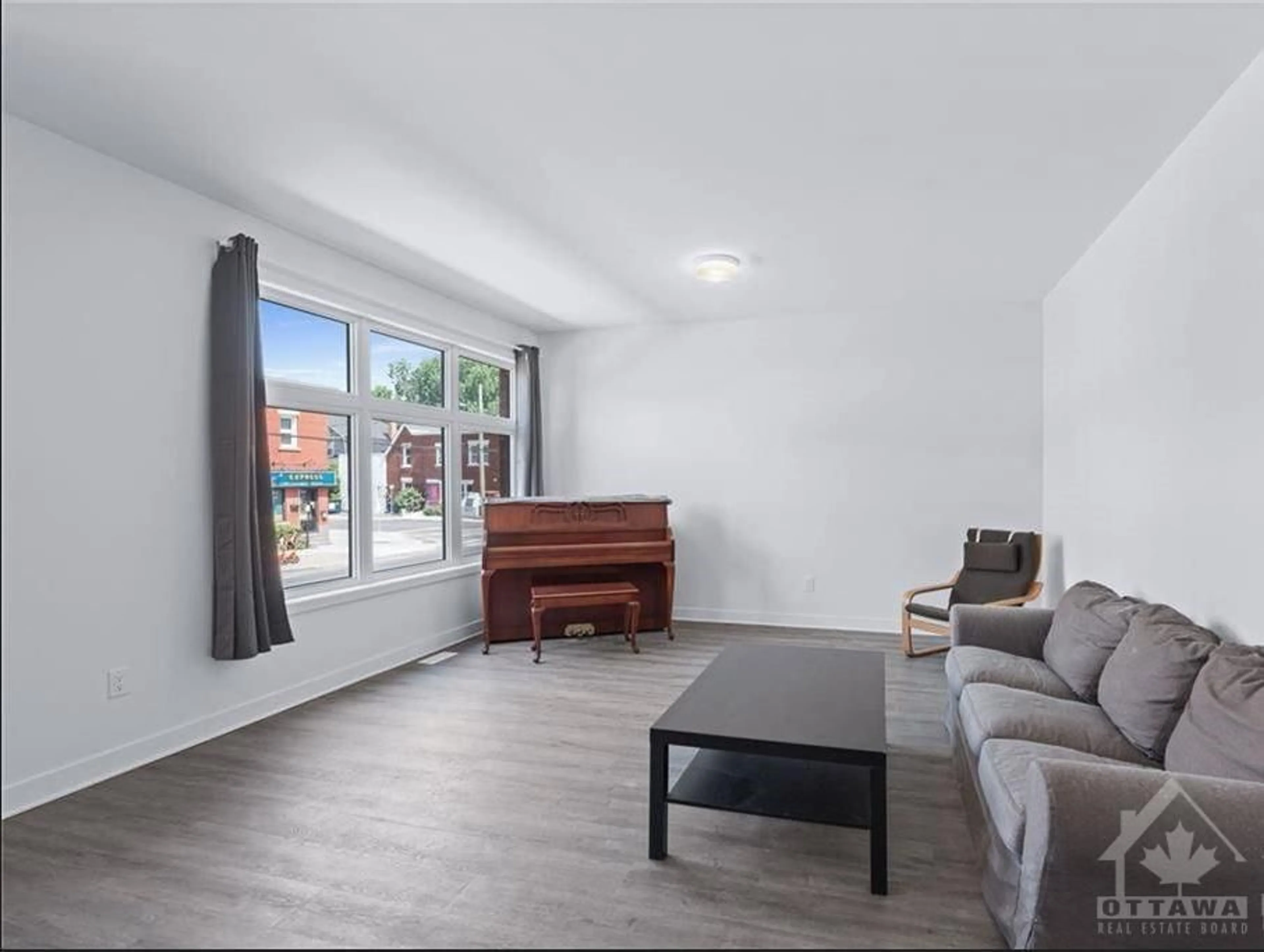 Living room, wood floors for 442 SUNNYSIDE Ave, Ottawa Ontario K1S 0S9