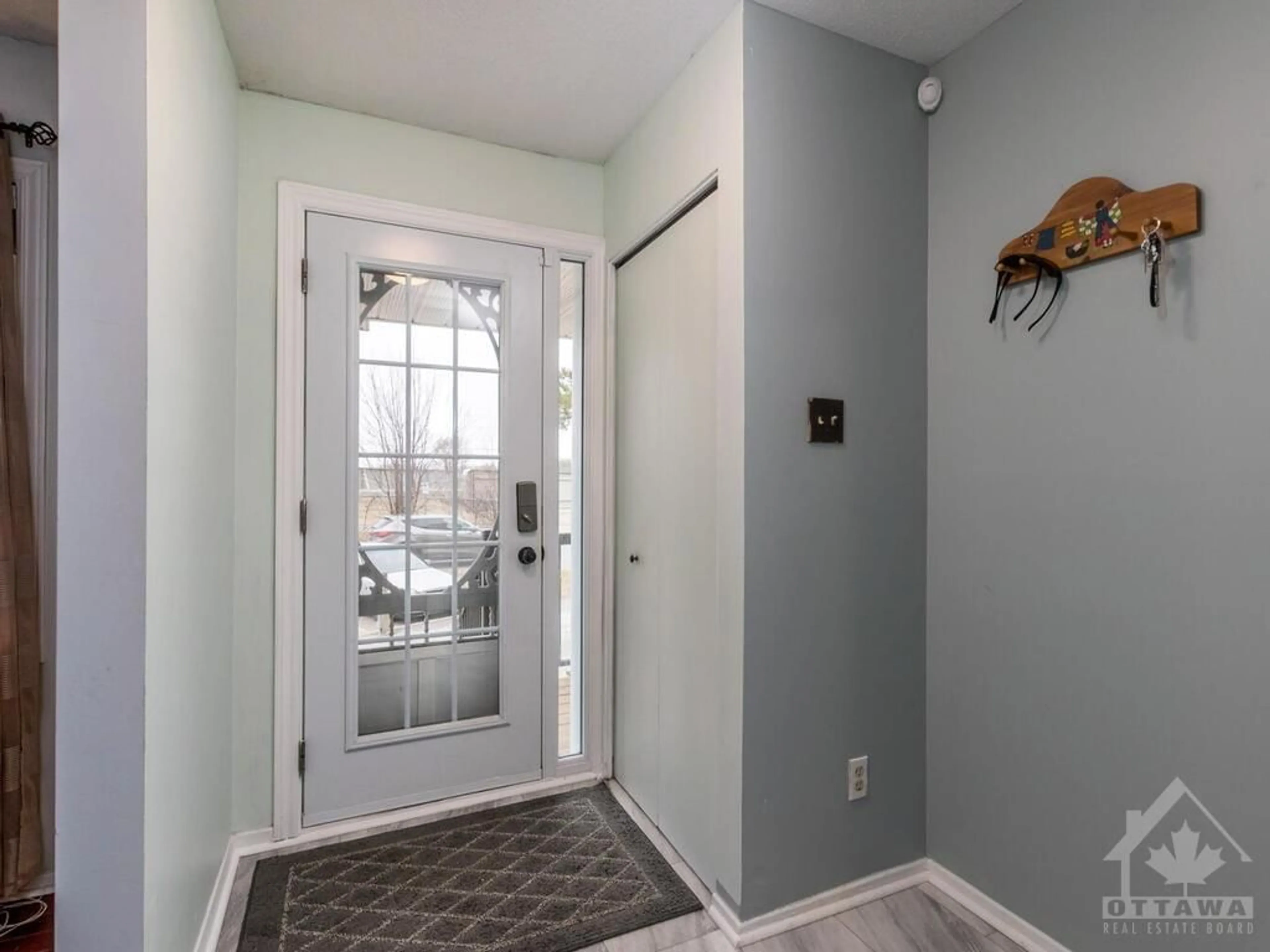 Indoor entryway, wood floors for 1-7 TIMBERVIEW Way, Ottawa Ontario K2H 9M5