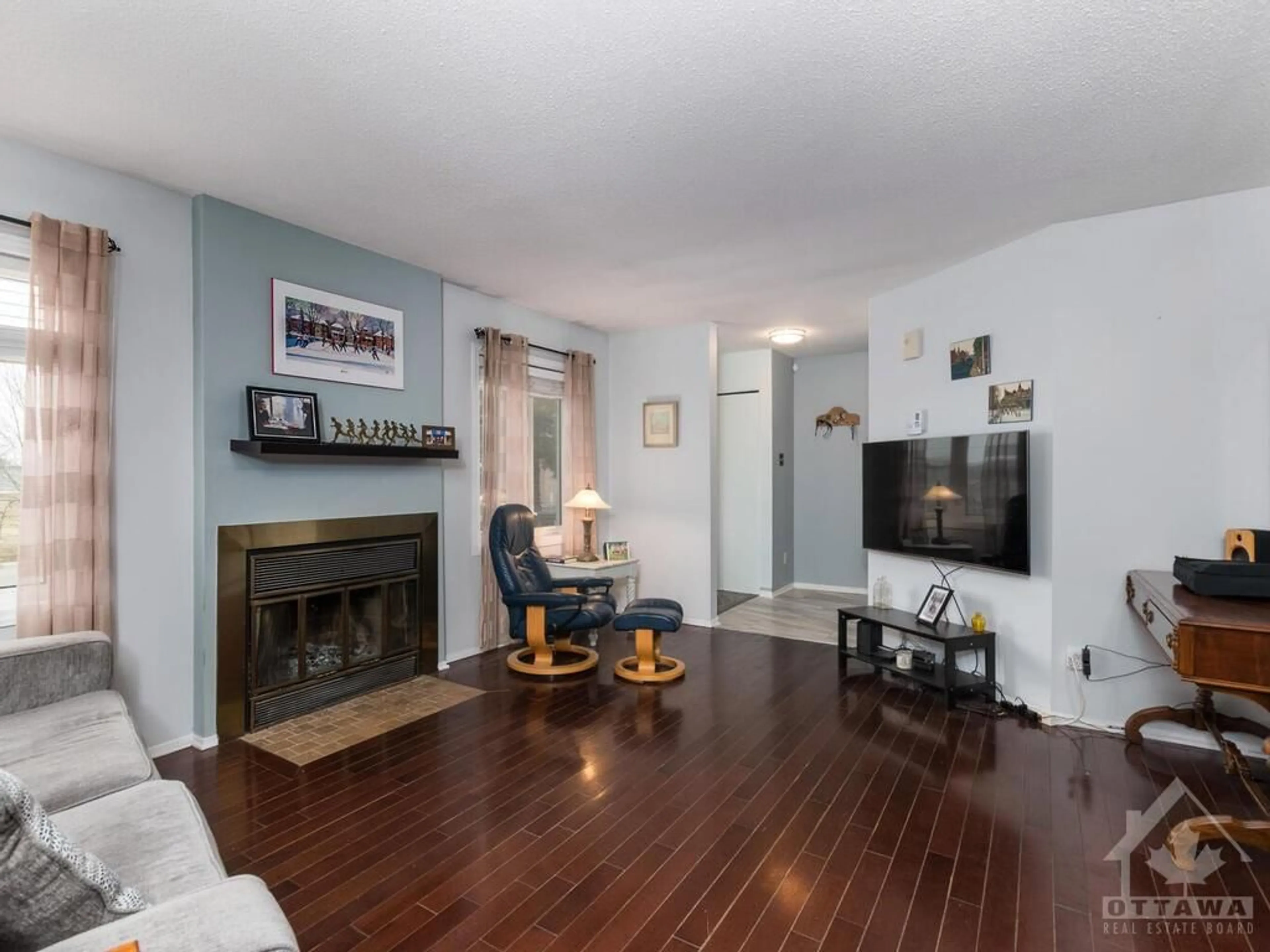 Living room, wood floors for 1-7 TIMBERVIEW Way, Ottawa Ontario K2H 9M5