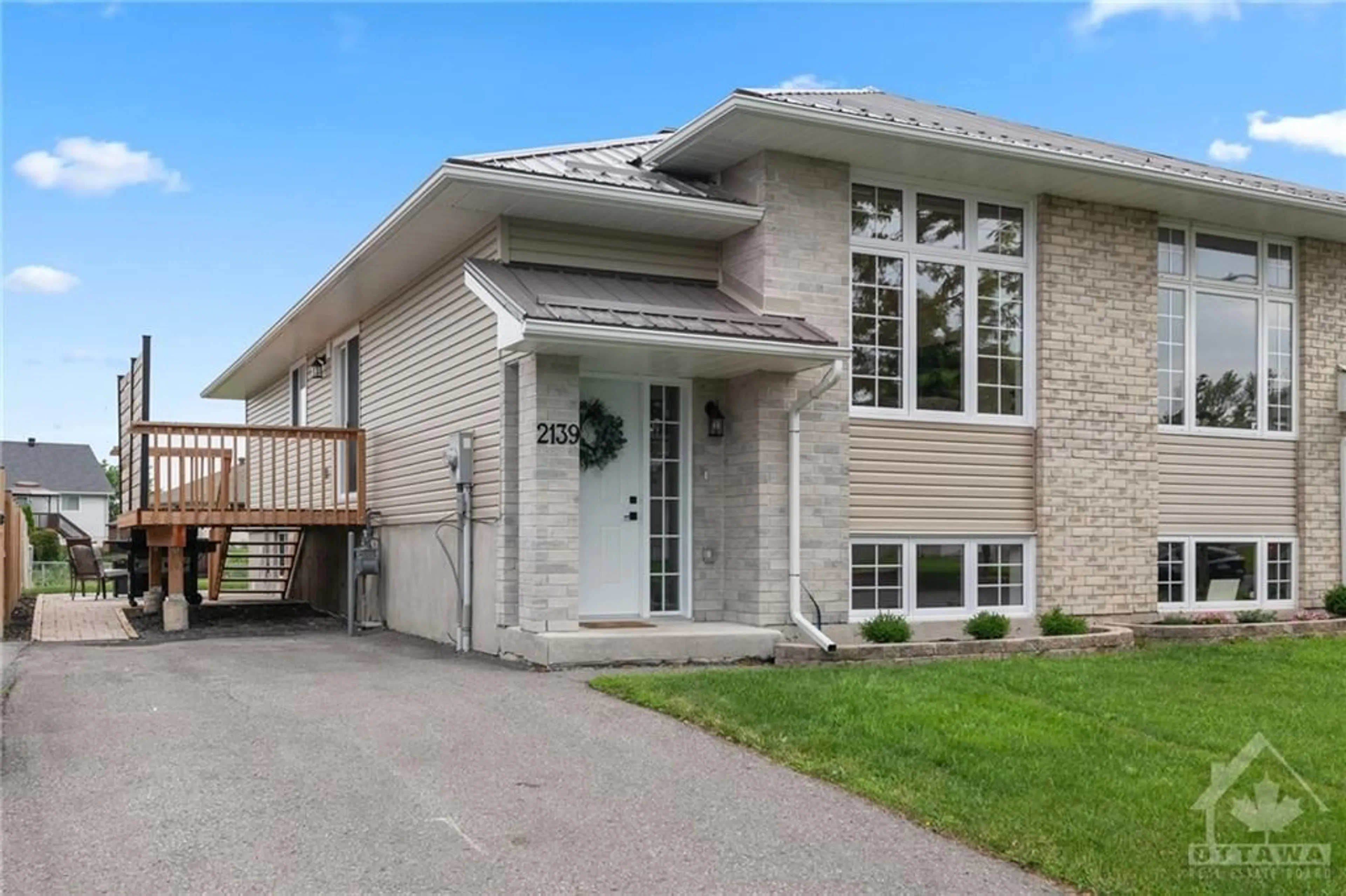 Frontside or backside of a home for 2139 GLEN BROOK Dr, Cornwall Ontario K6H 0A8