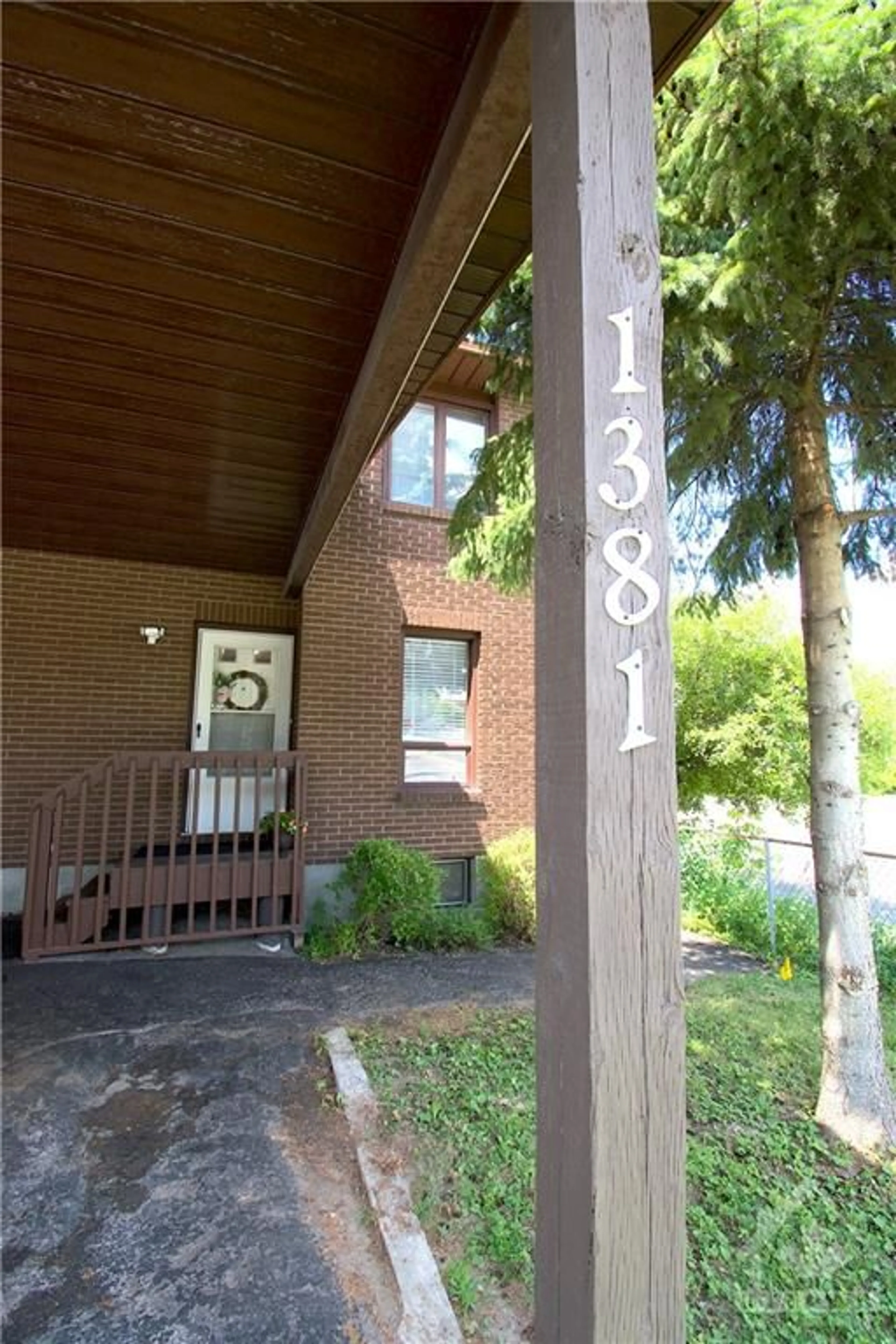 A pic from exterior of the house or condo for 1381 CHATELAIN Ave, Ottawa Ontario K1Z 8A9