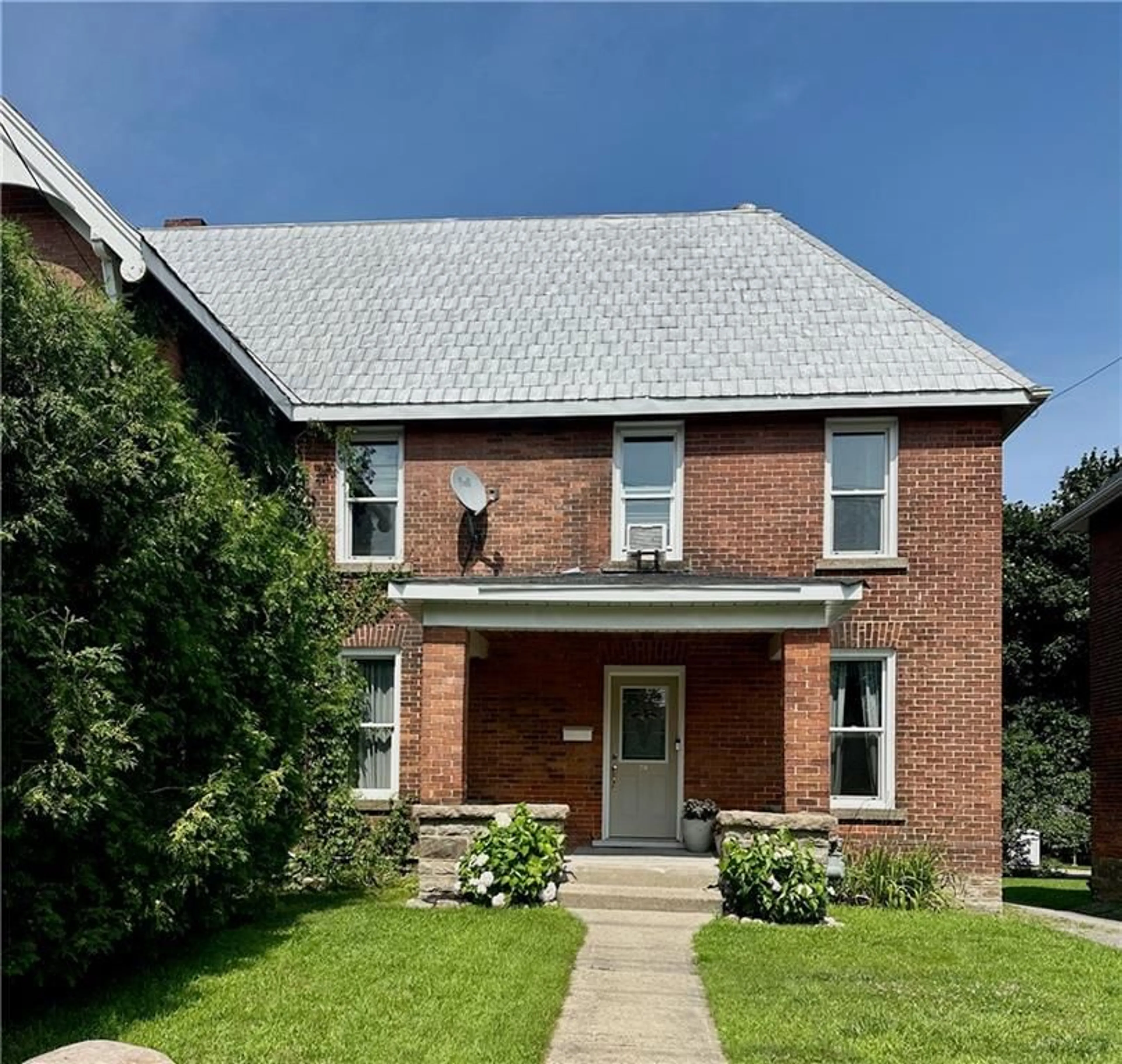 Home with brick exterior material for 79 BARTHOLOMEW St, Brockville Ontario K6V 2R8