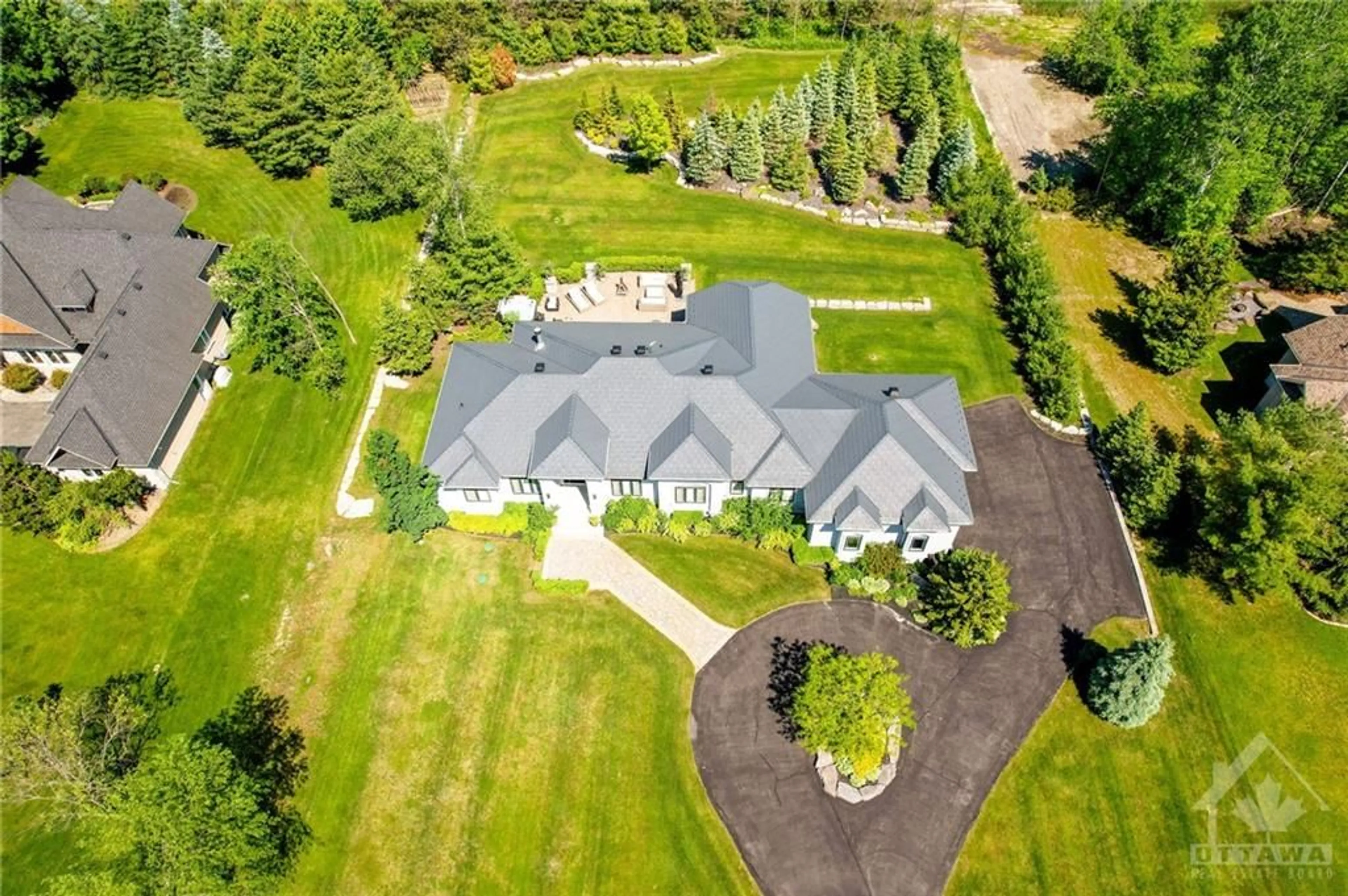 Outside view for 5906 LONGHEARTH Way, Manotick Ontario K4M 1M1