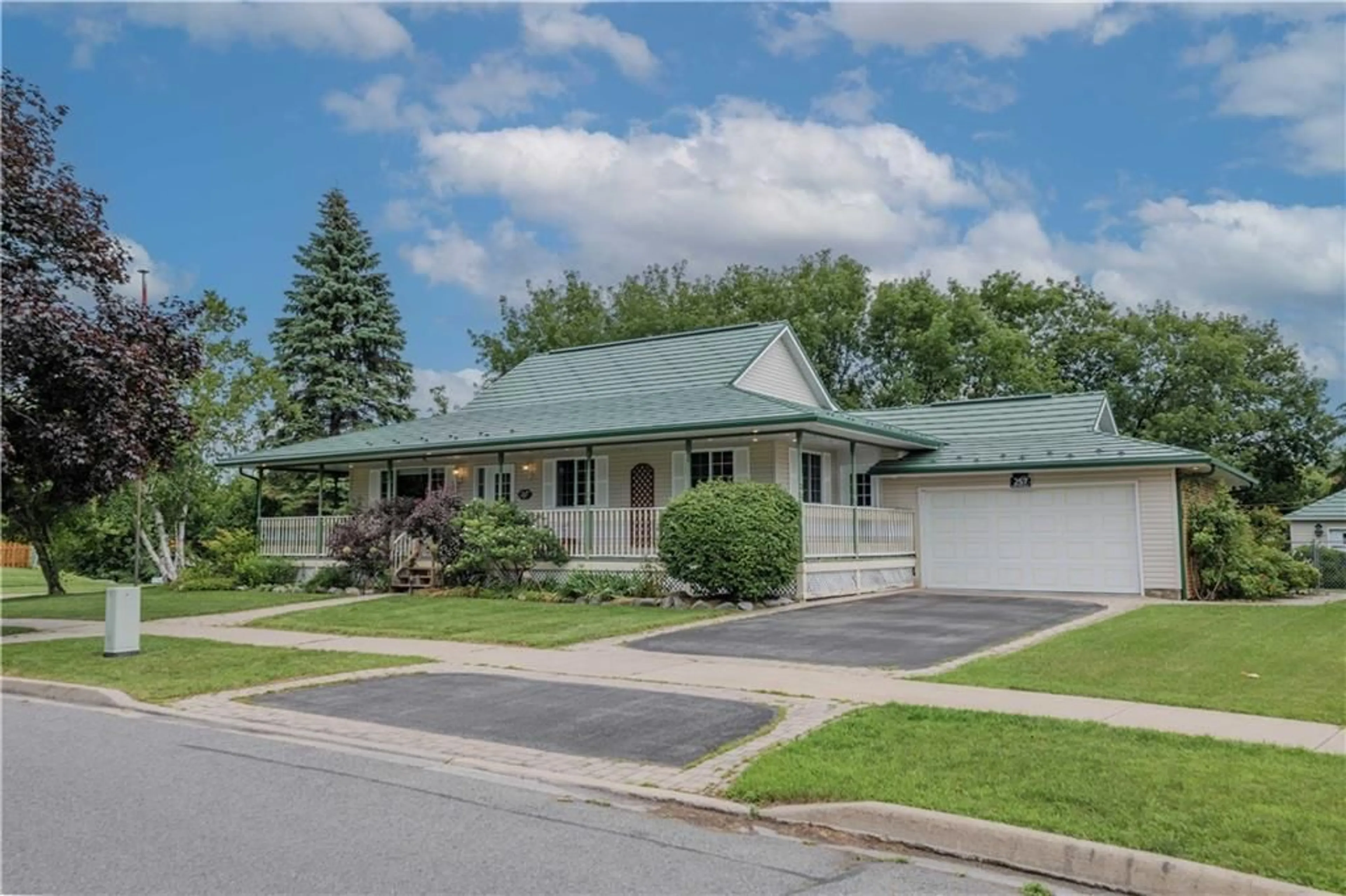 Frontside or backside of a home for 257 NORTHWOODS Cres, Cornwall Ontario K6H 7K3