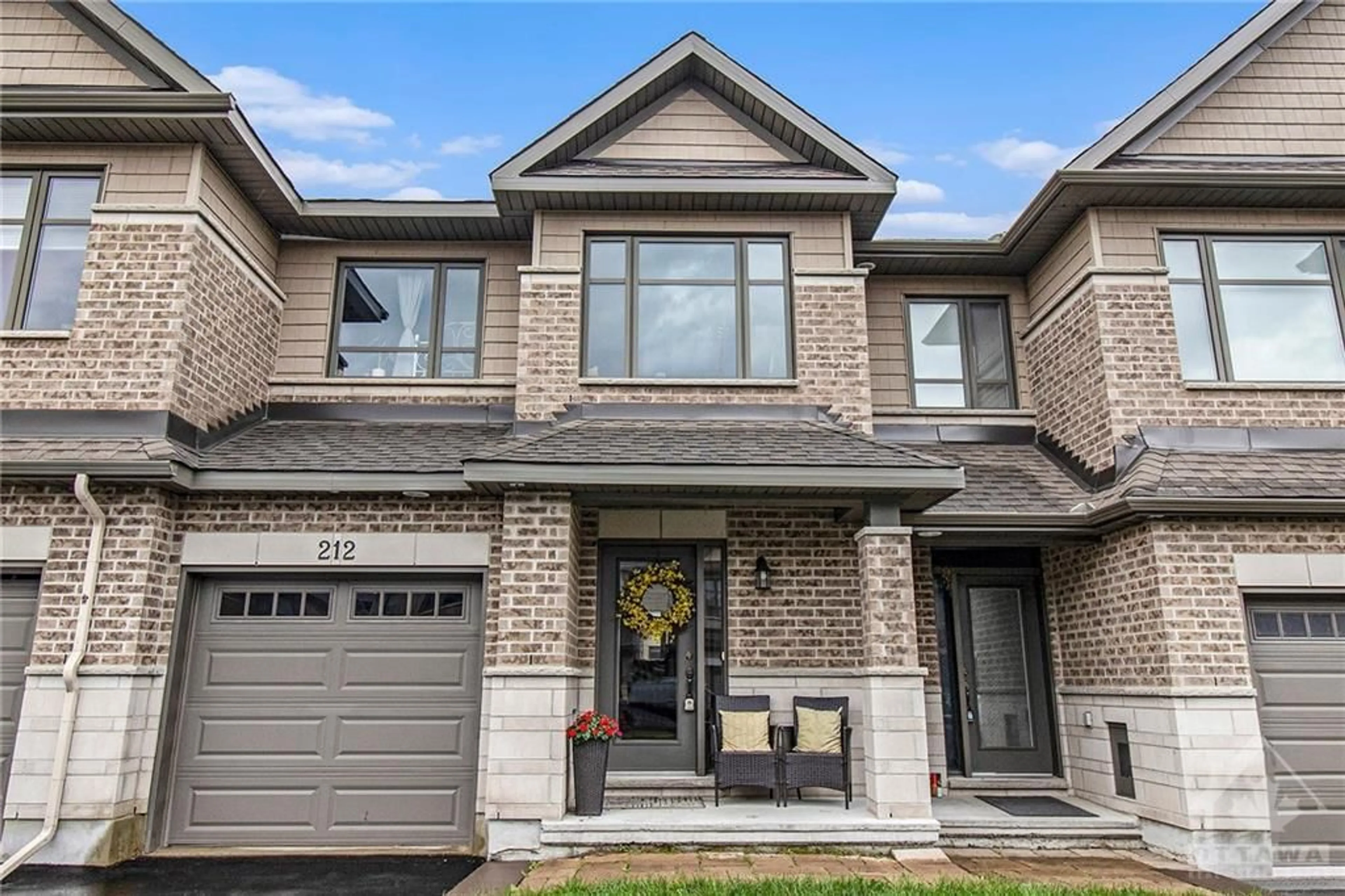 Home with brick exterior material for 212 PURCHASE Cres, Stittsville Ontario K2S 2L8