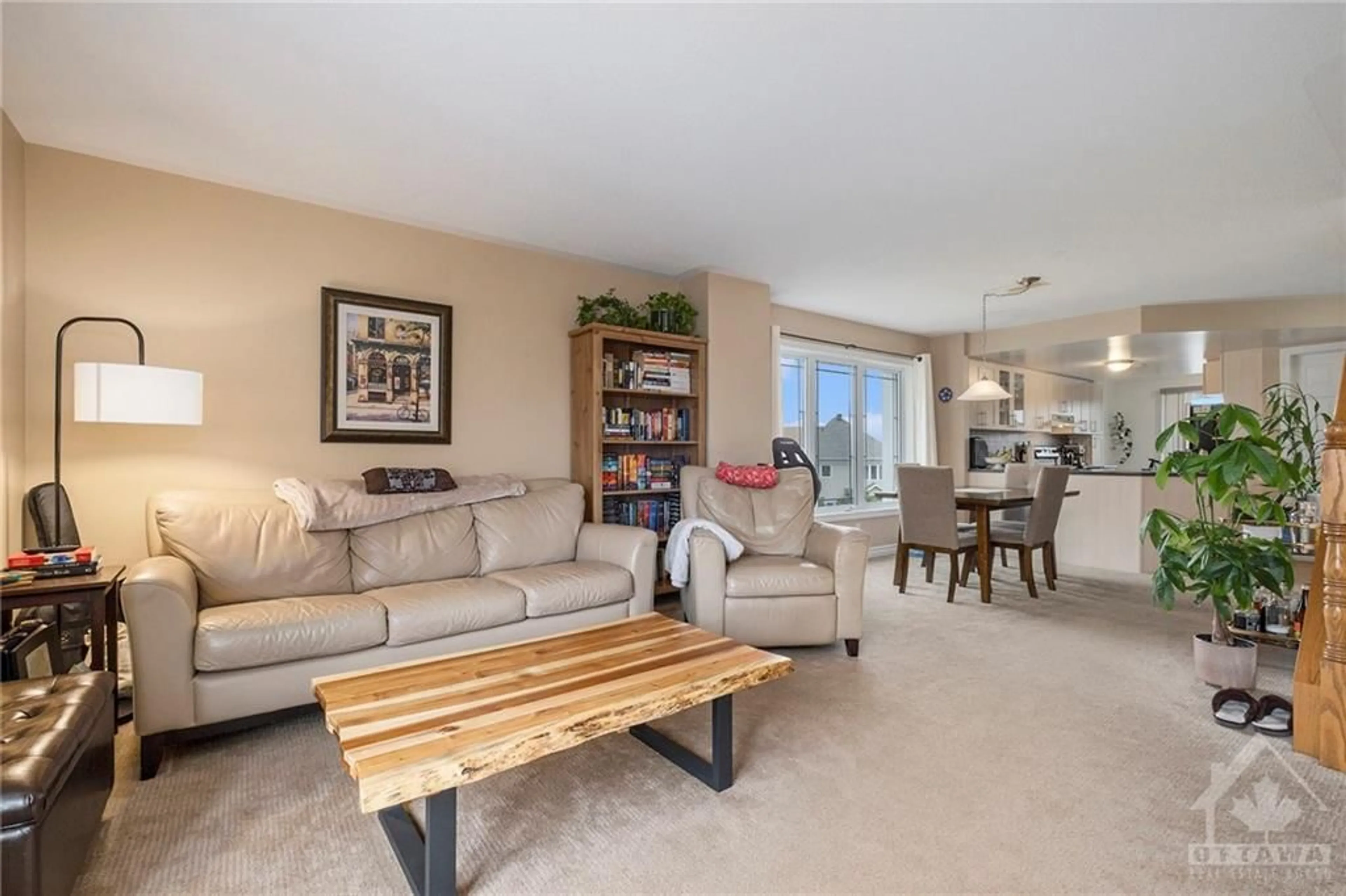 Living room for 567 LAKERIDGE Dr, Orleans Ontario K4A 0H3
