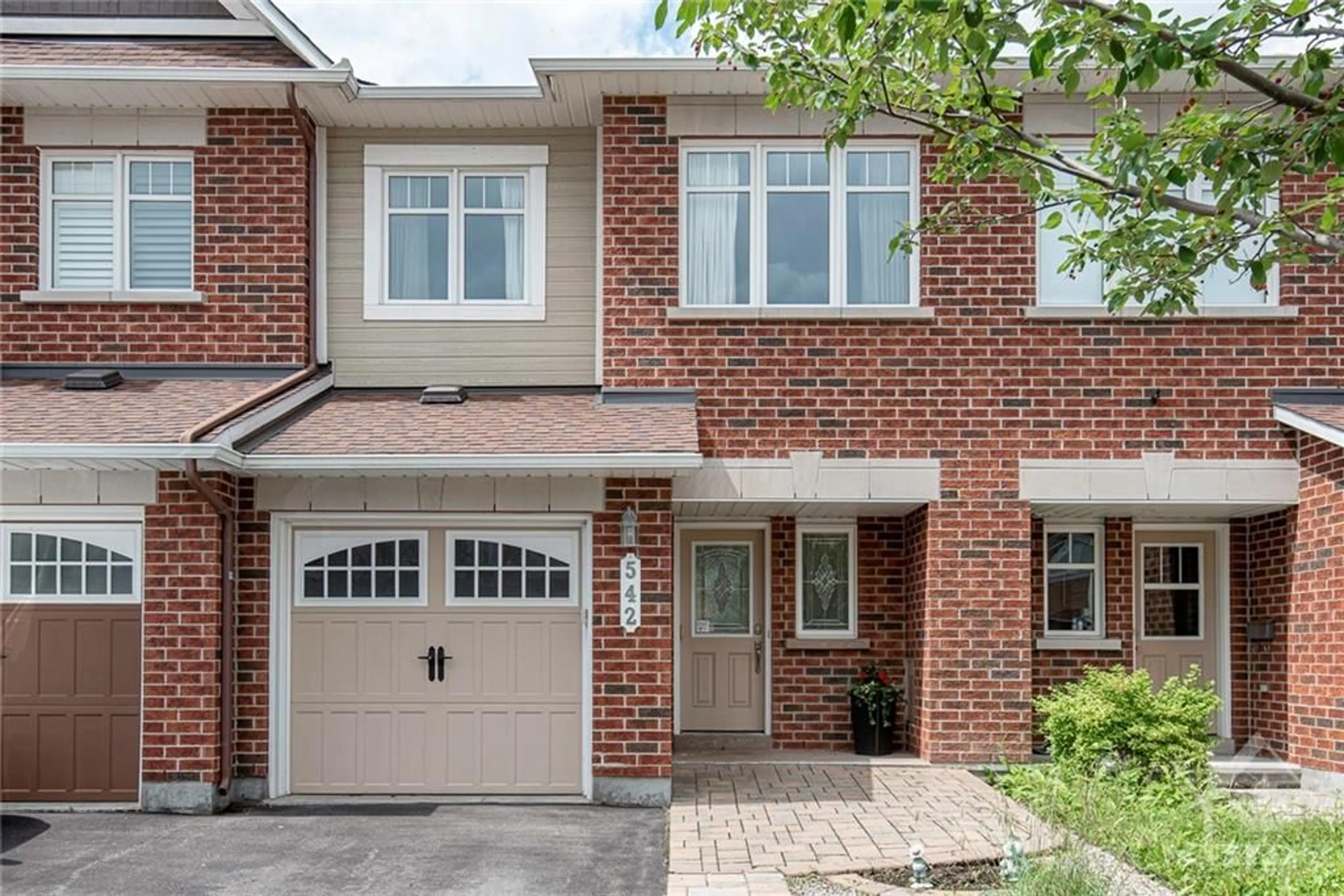 Home with brick exterior material for 542 LANGELIER Ave, Ottawa Ontario K1W 0E7