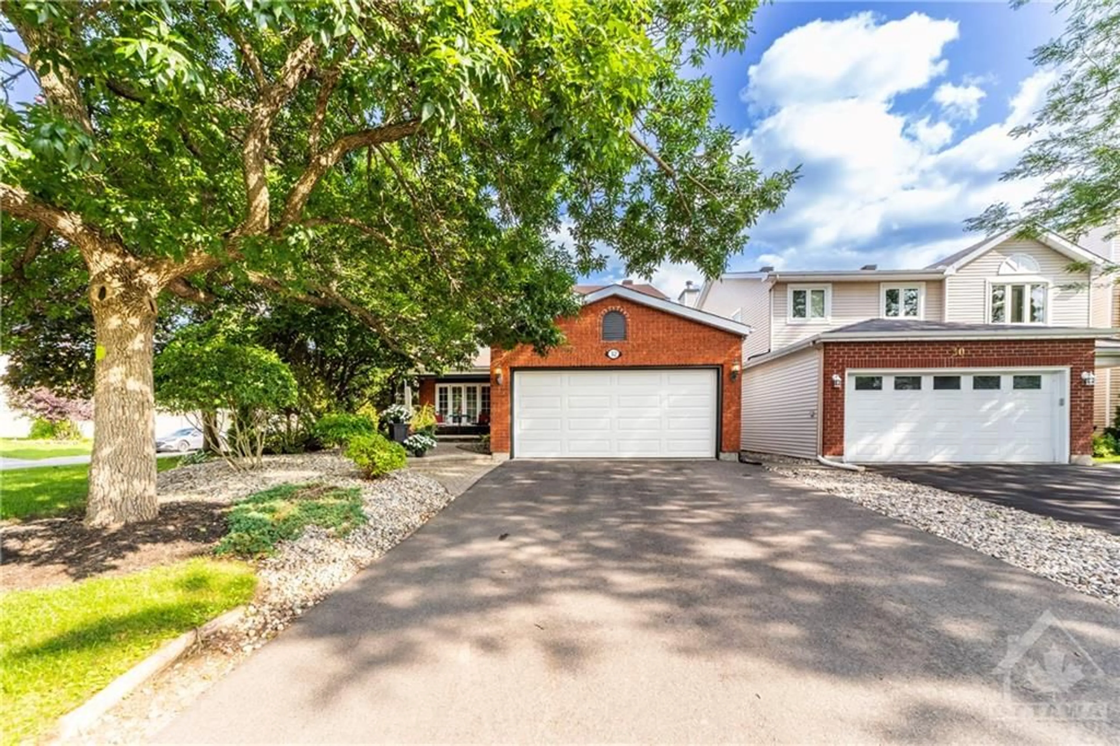 Frontside or backside of a home for 32 ELLISSON Way, Ottawa Ontario K1G 4P6