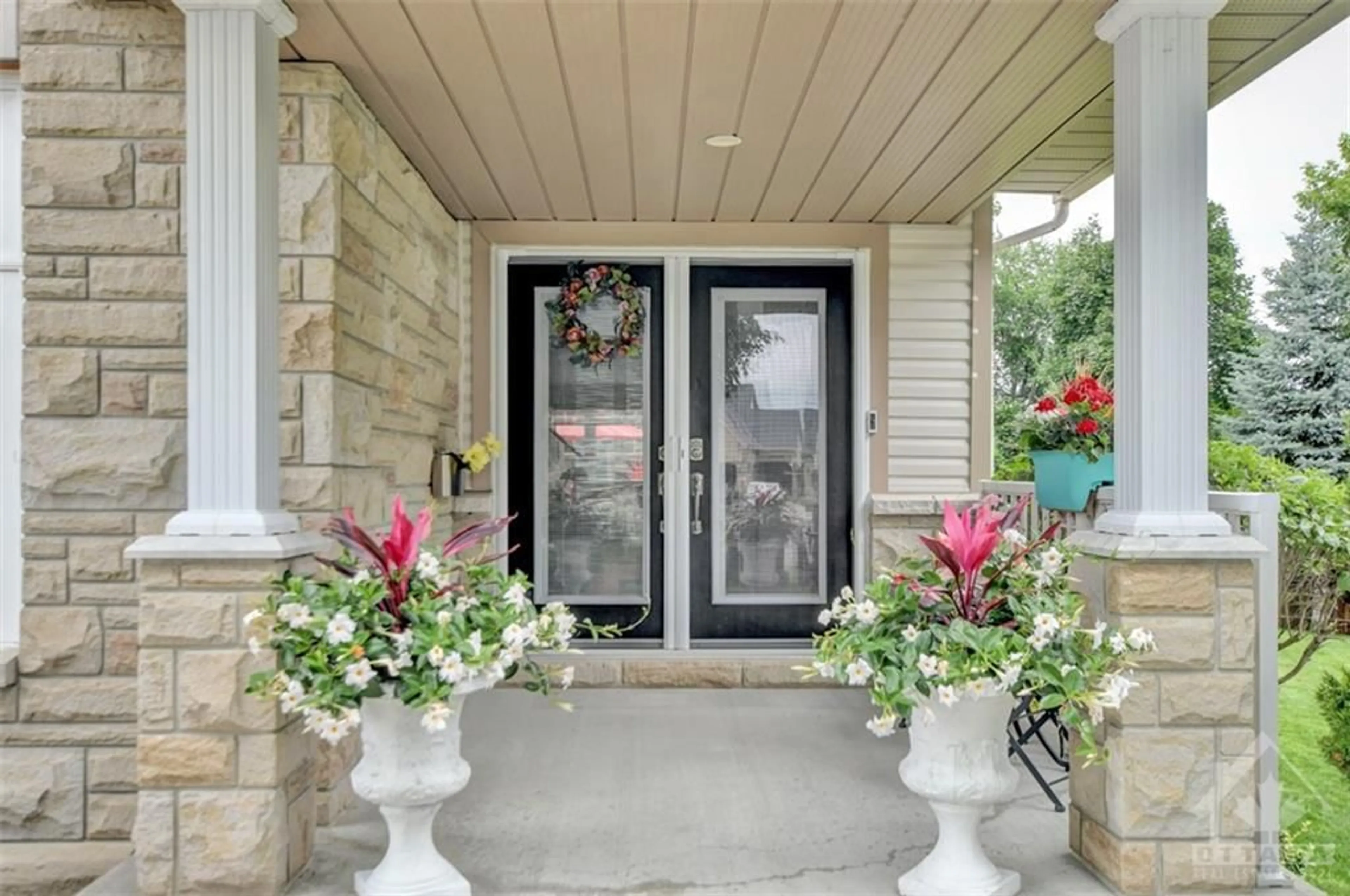 Indoor entryway for 73 WILDERNESS Way, Ottawa Ontario K2S 2E3