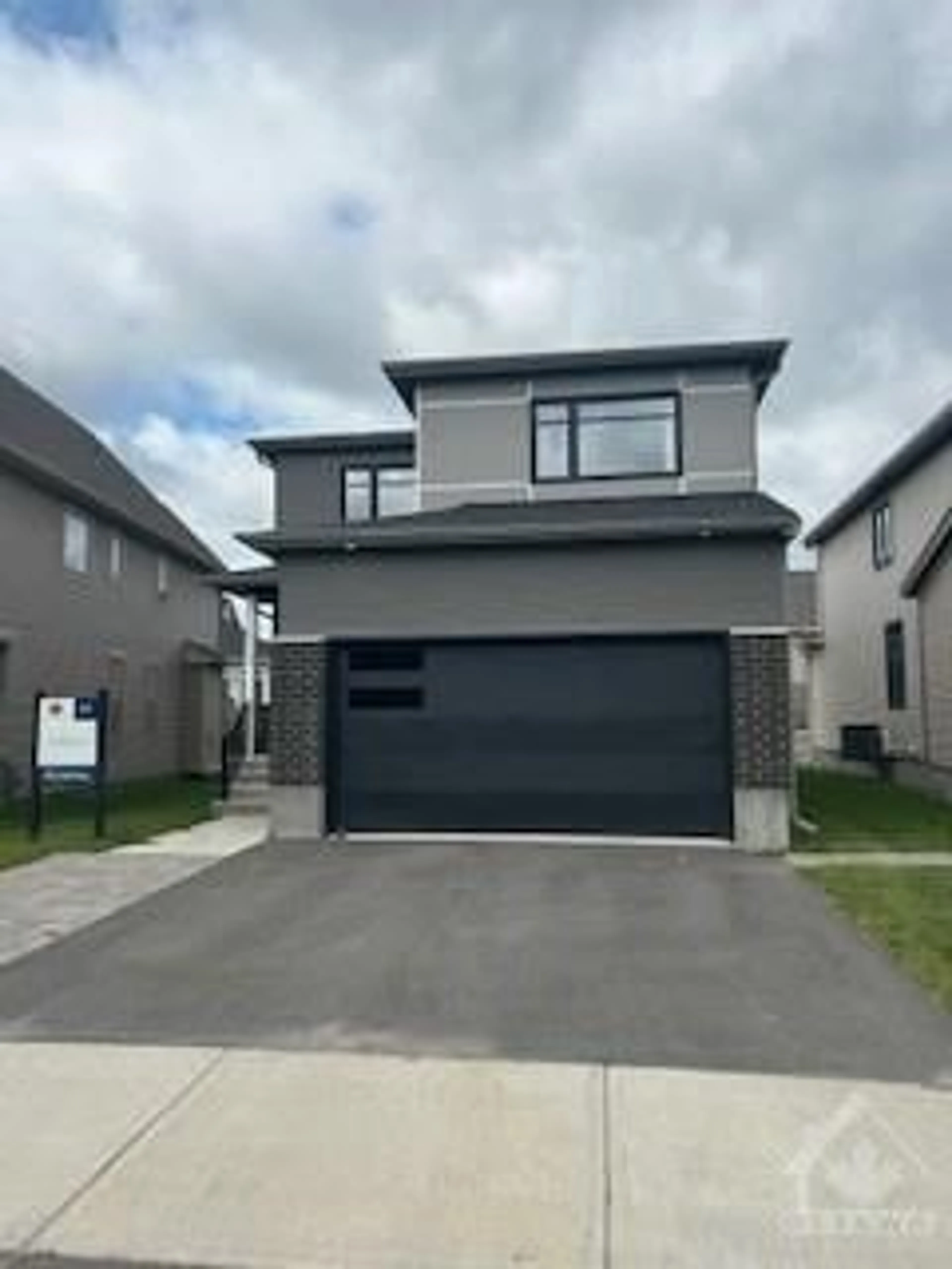 Frontside or backside of a home for 519 EDENWYLDE Dr, Stittsville Ontario K2S 2W9