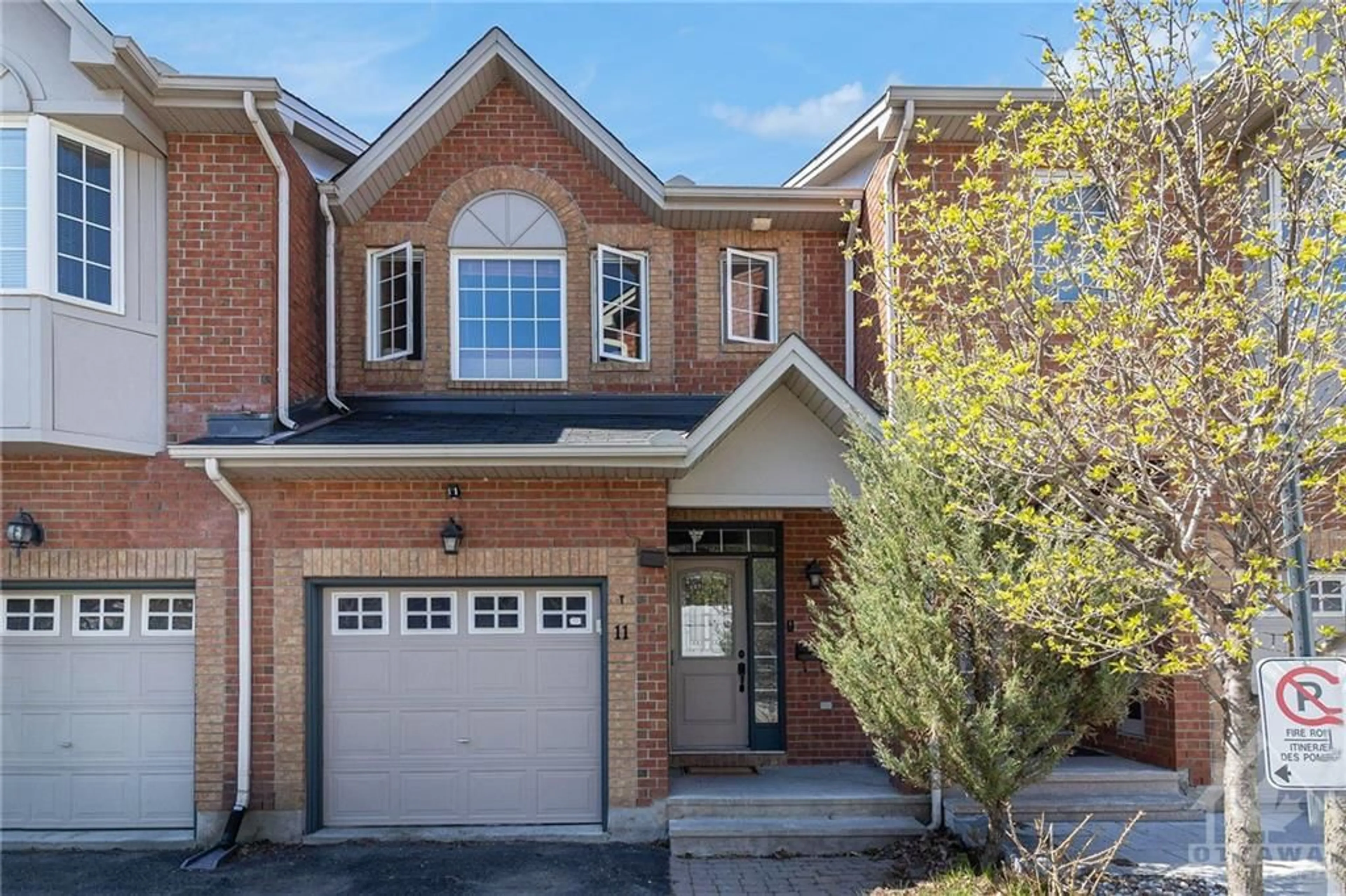 Home with brick exterior material for 11 GREAT OAK Pvt, Ottawa Ontario K1G 6P7