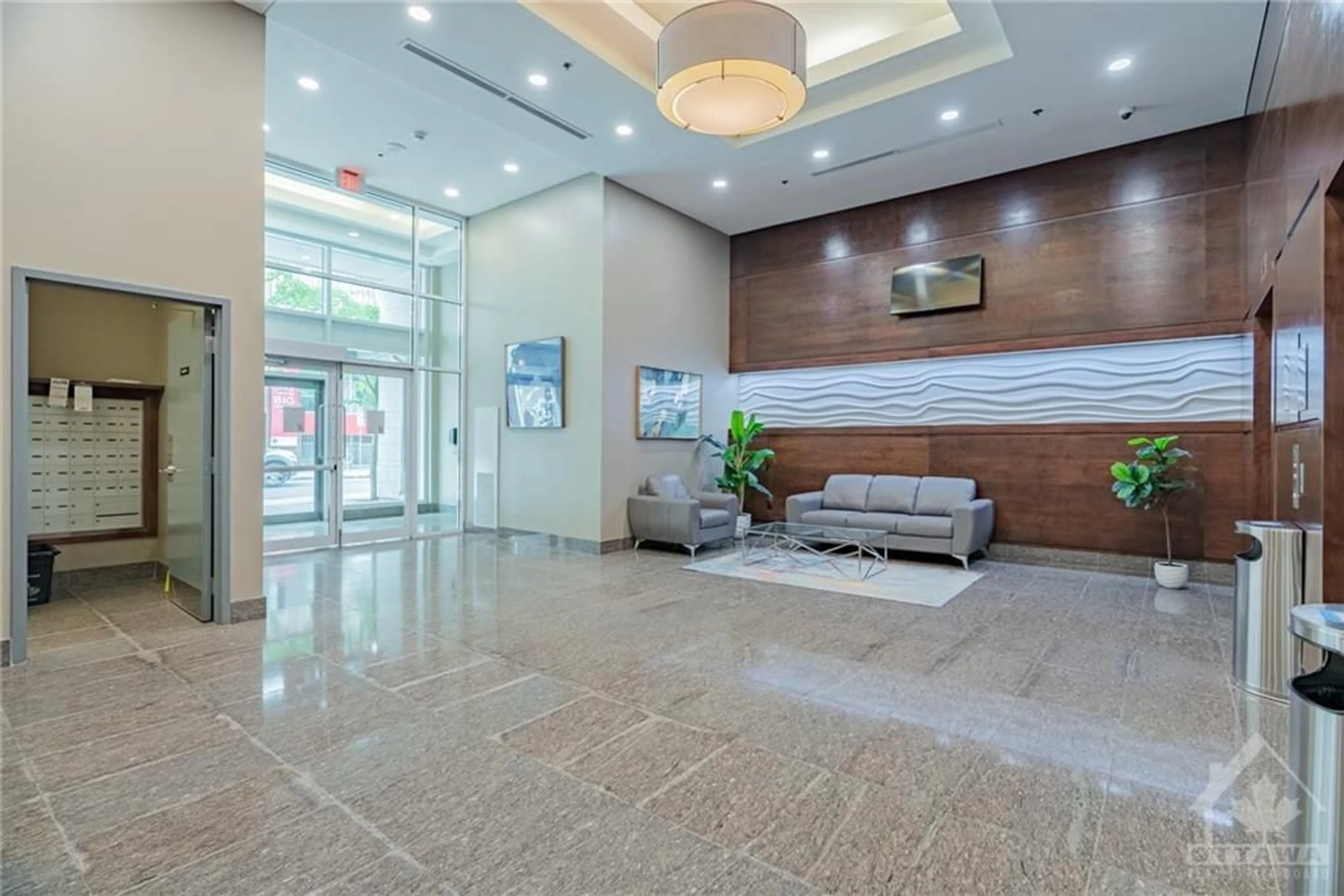 Indoor lobby for 238 BESSERER St #1001, Ottawa Ontario K1N 6B1