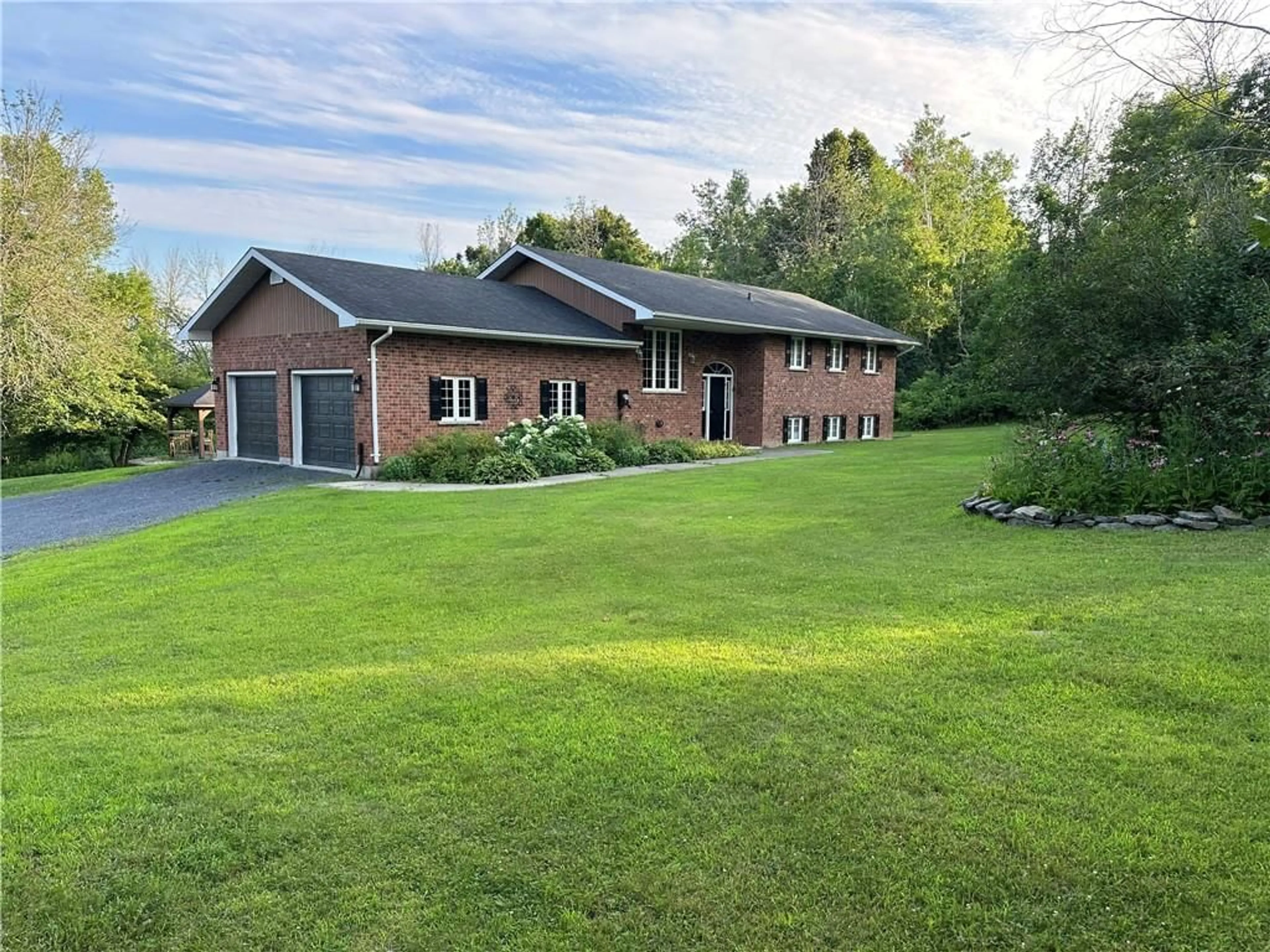 Outside view for 16370 CTY RD 36 Rd, Long Sault Ontario K0C 1P0