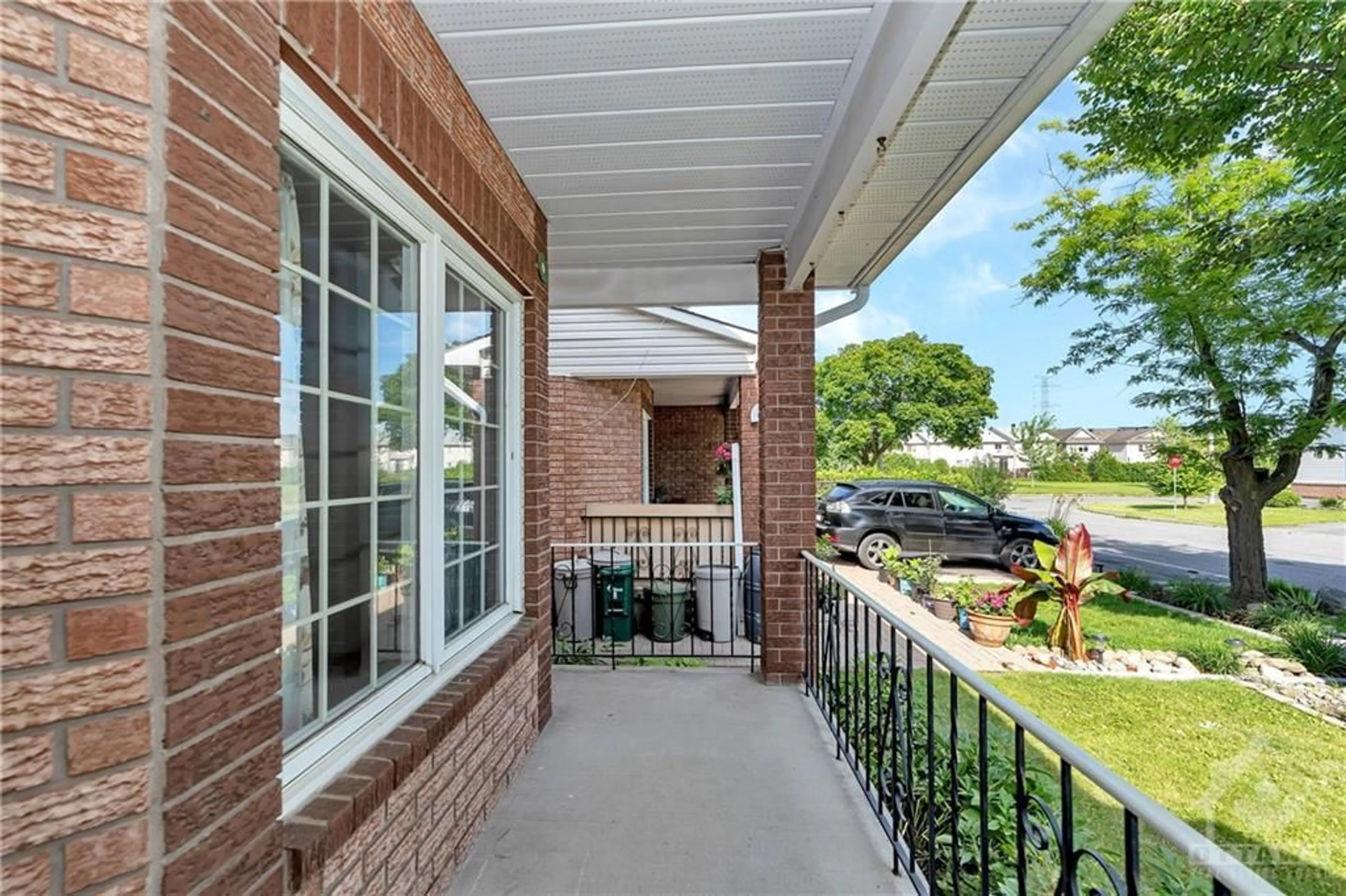 Patio for 1353 PAARDEBURGH Ave, Ottawa Ontario K1V 6V6