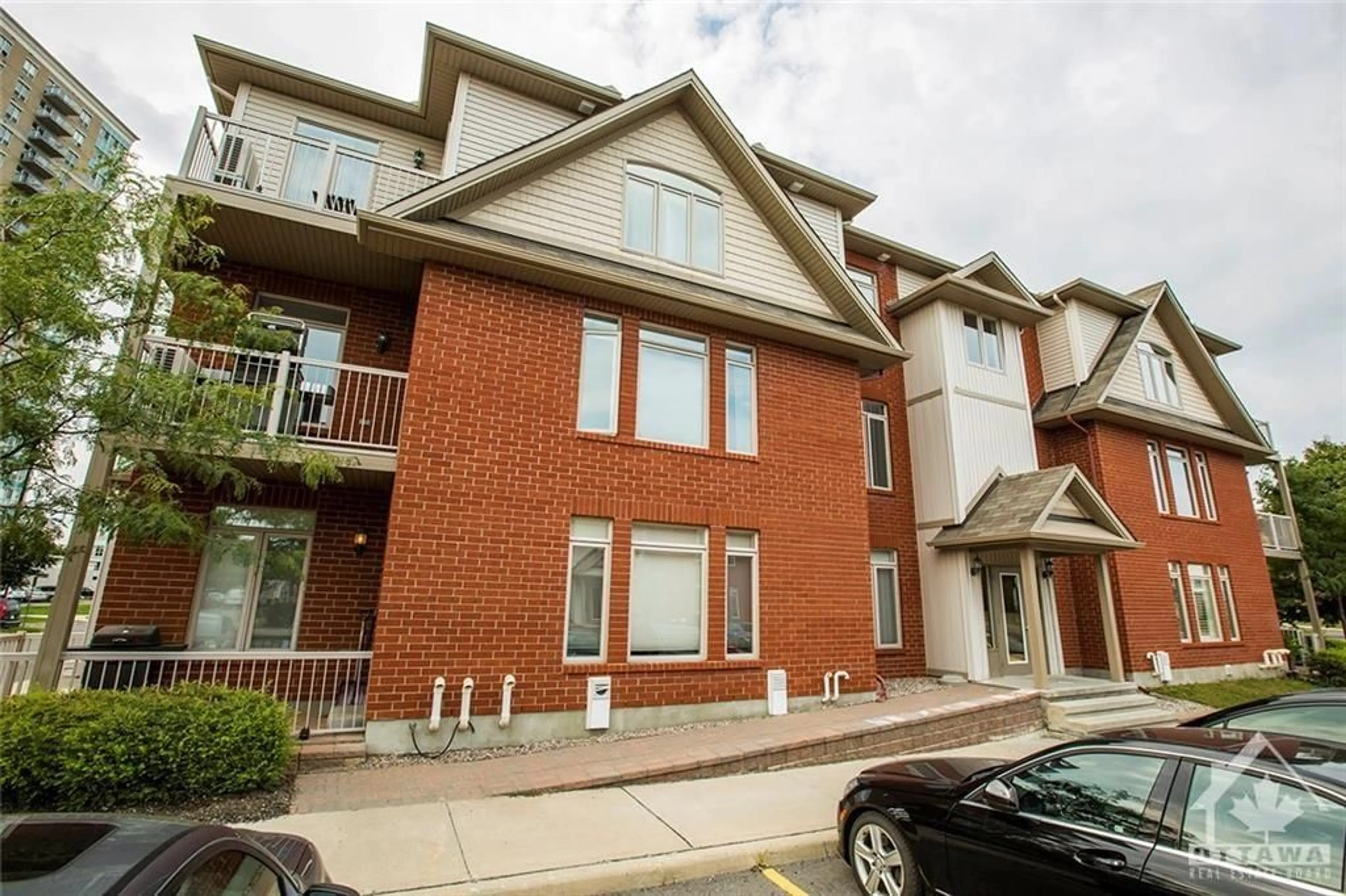 A pic from exterior of the house or condo for 250 MEILLEUR Pvt #J, Ottawa Ontario K1L 0A3